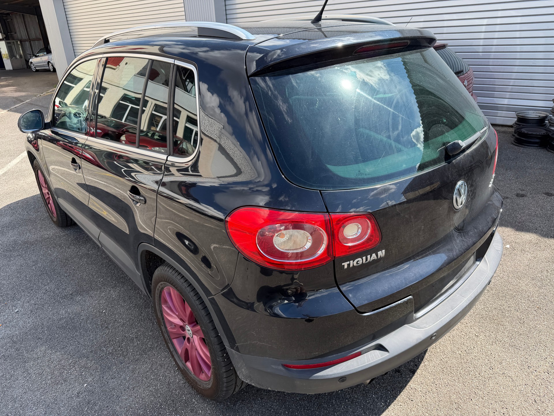 VW Tiguan 2.0 TSI Sport&Style-image-2