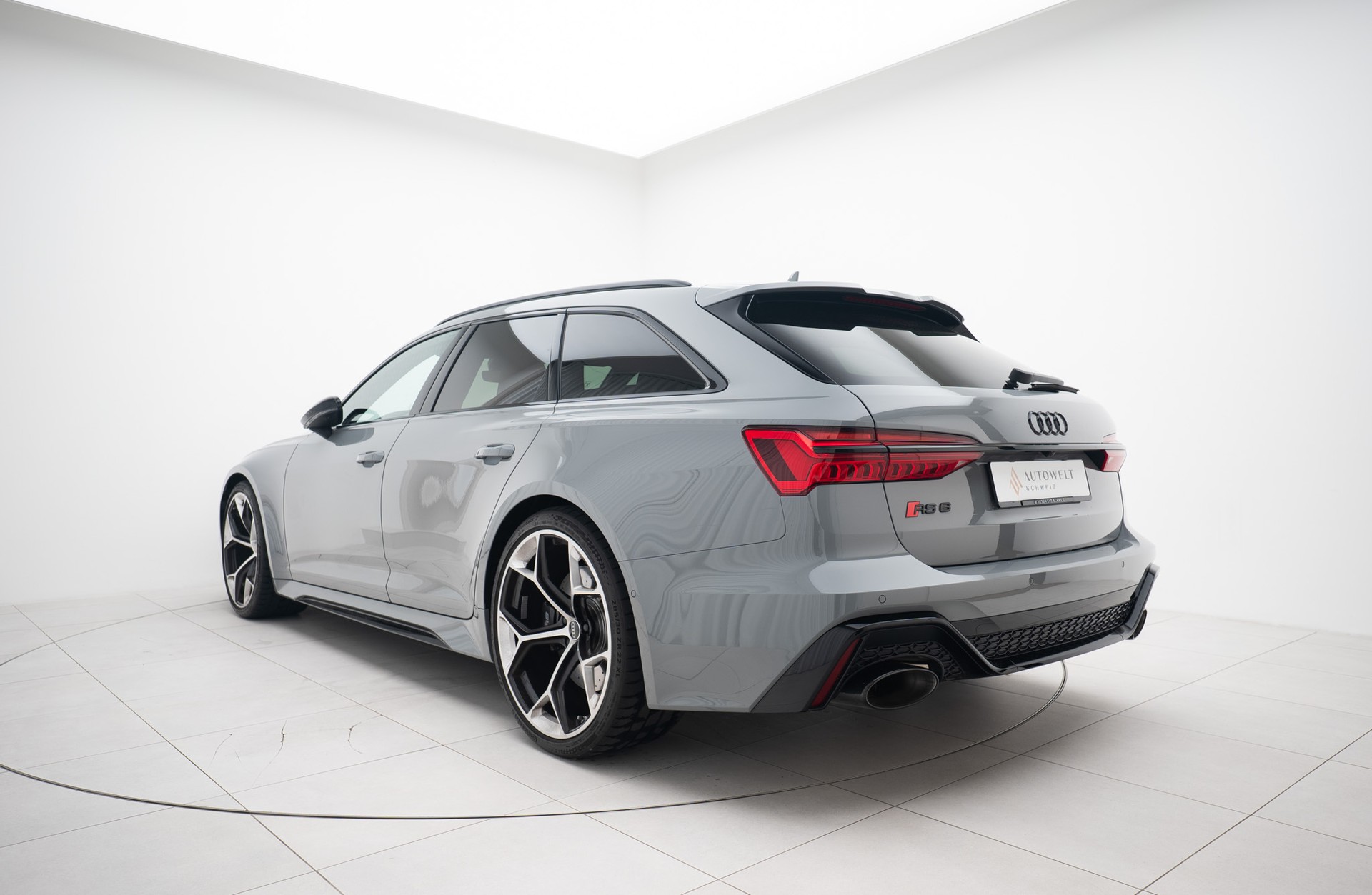 AUDI RS6 Avant 4.0 TFSI V8 Performance quattro-showroom-element-2