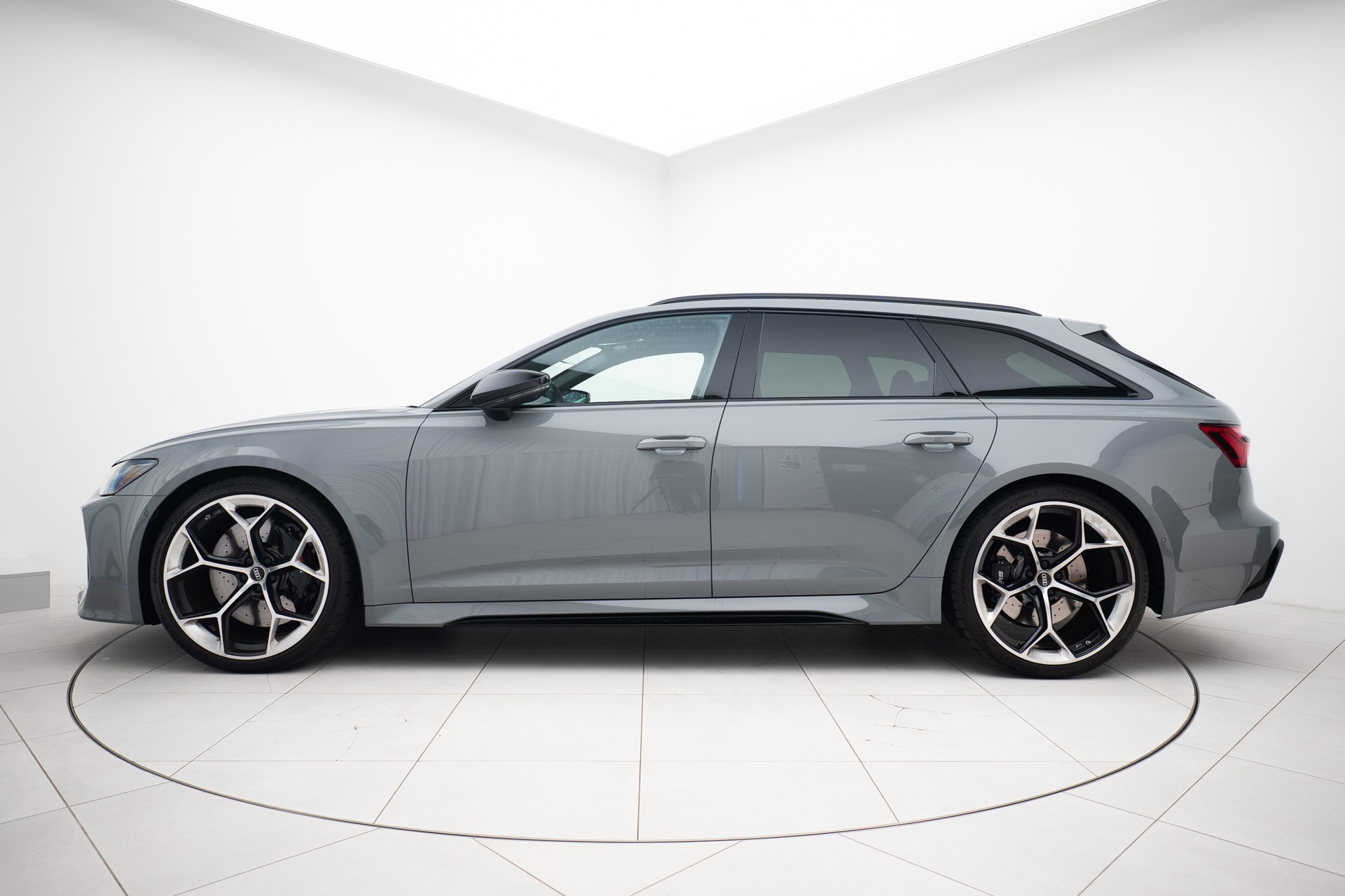 AUDI RS6 Avant 4.0 TFSI V8 Performance quattro-showroom-element-1