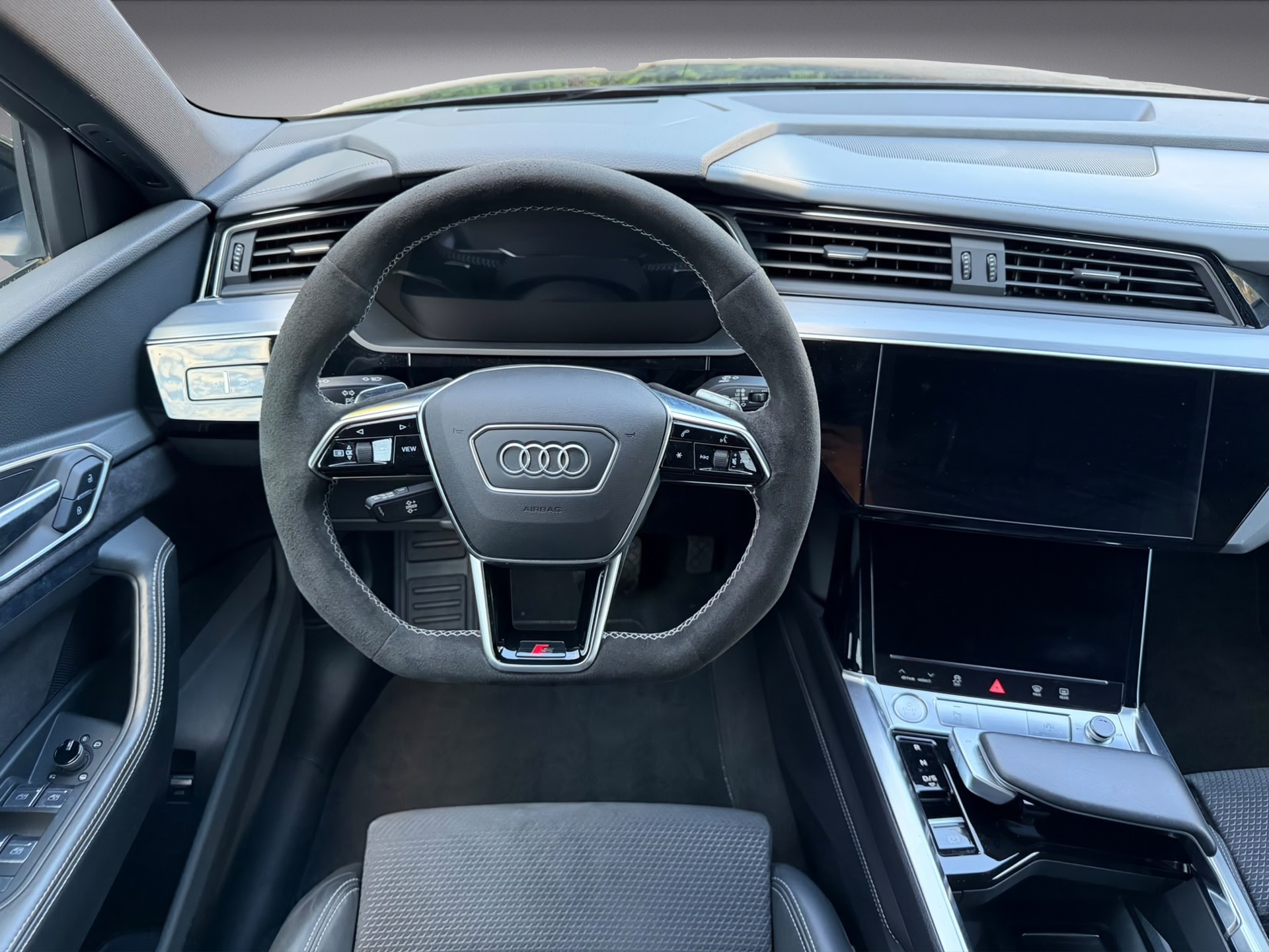 AUDI e-tron 55 Sportback S Line quattro * 22 Zoll Vossen Räder * All Black Everything *-image-8