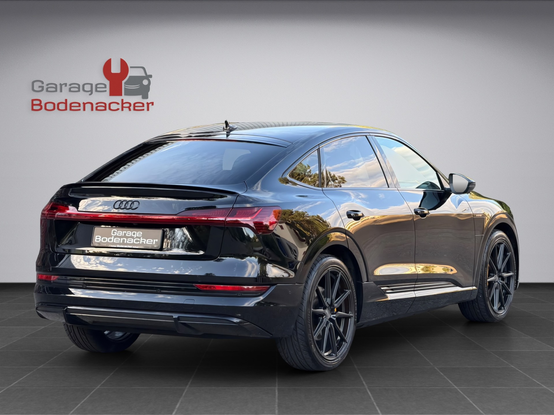 AUDI e-tron 55 Sportback S Line quattro * 22 Zoll Vossen Räder * All Black Everything *-image-5