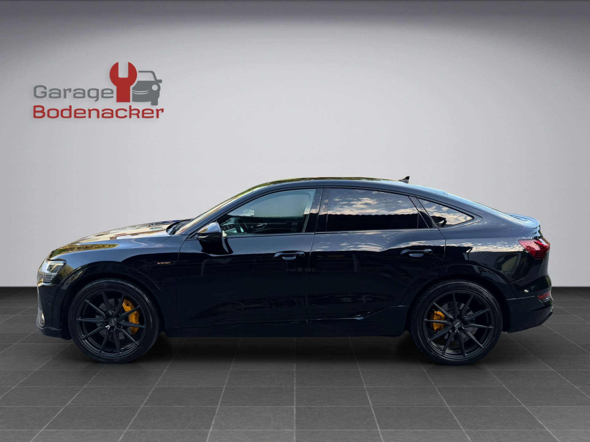 AUDI e-tron 55 Sportback S Line quattro * 22 Zoll Vossen Räder * All Black Everything *-showroom-element-3
