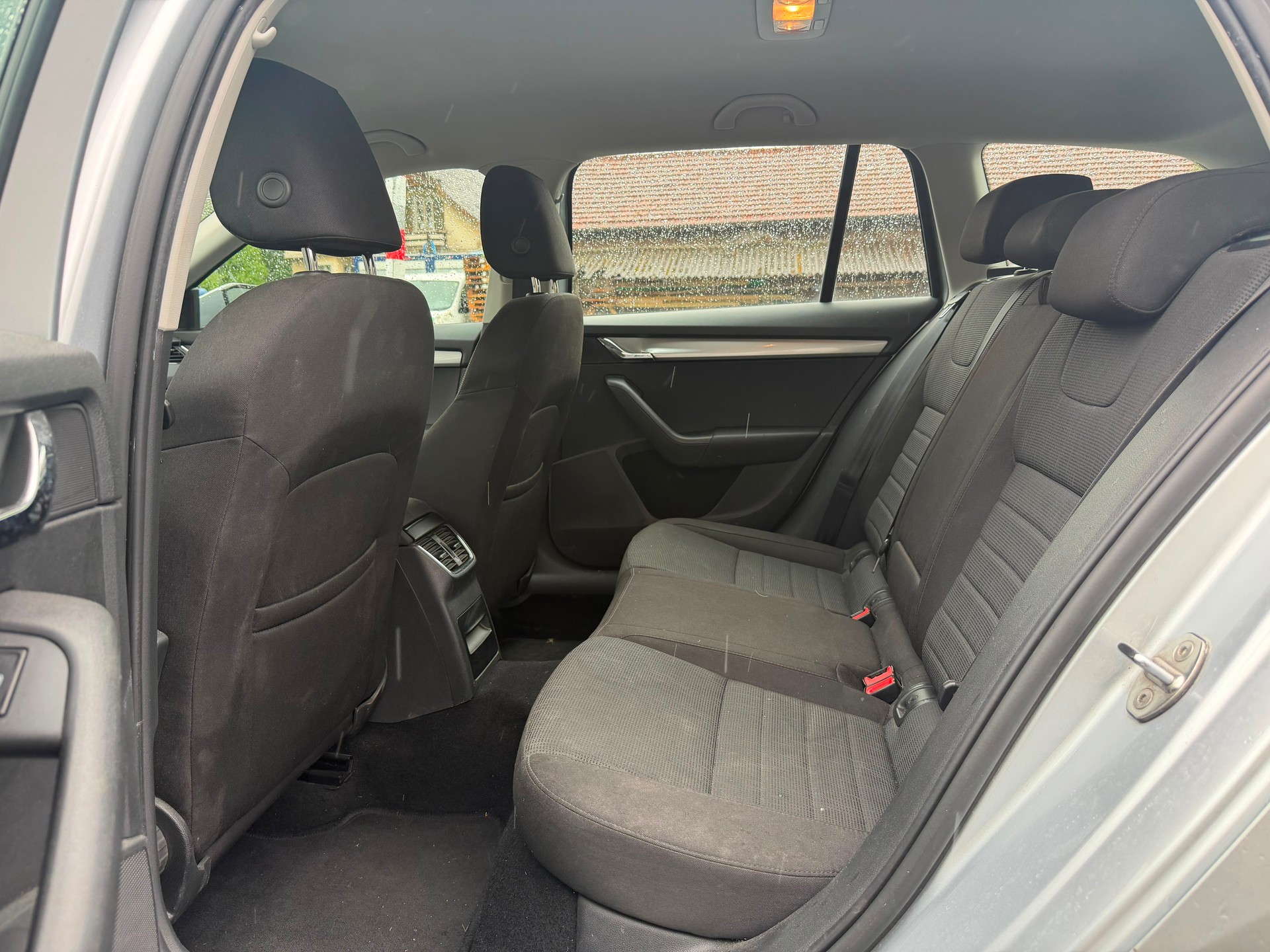 SKODA Octavia Combi 2.0 TDI Fresh 4x4-image-5