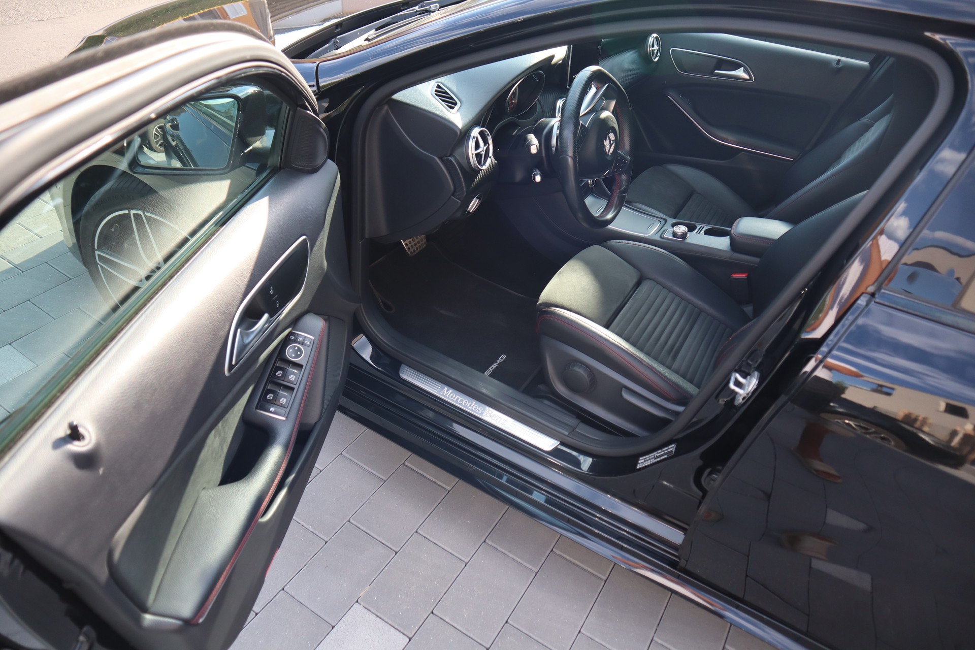 MERCEDES-BENZ A 220 AMG Line 4m-image-4
