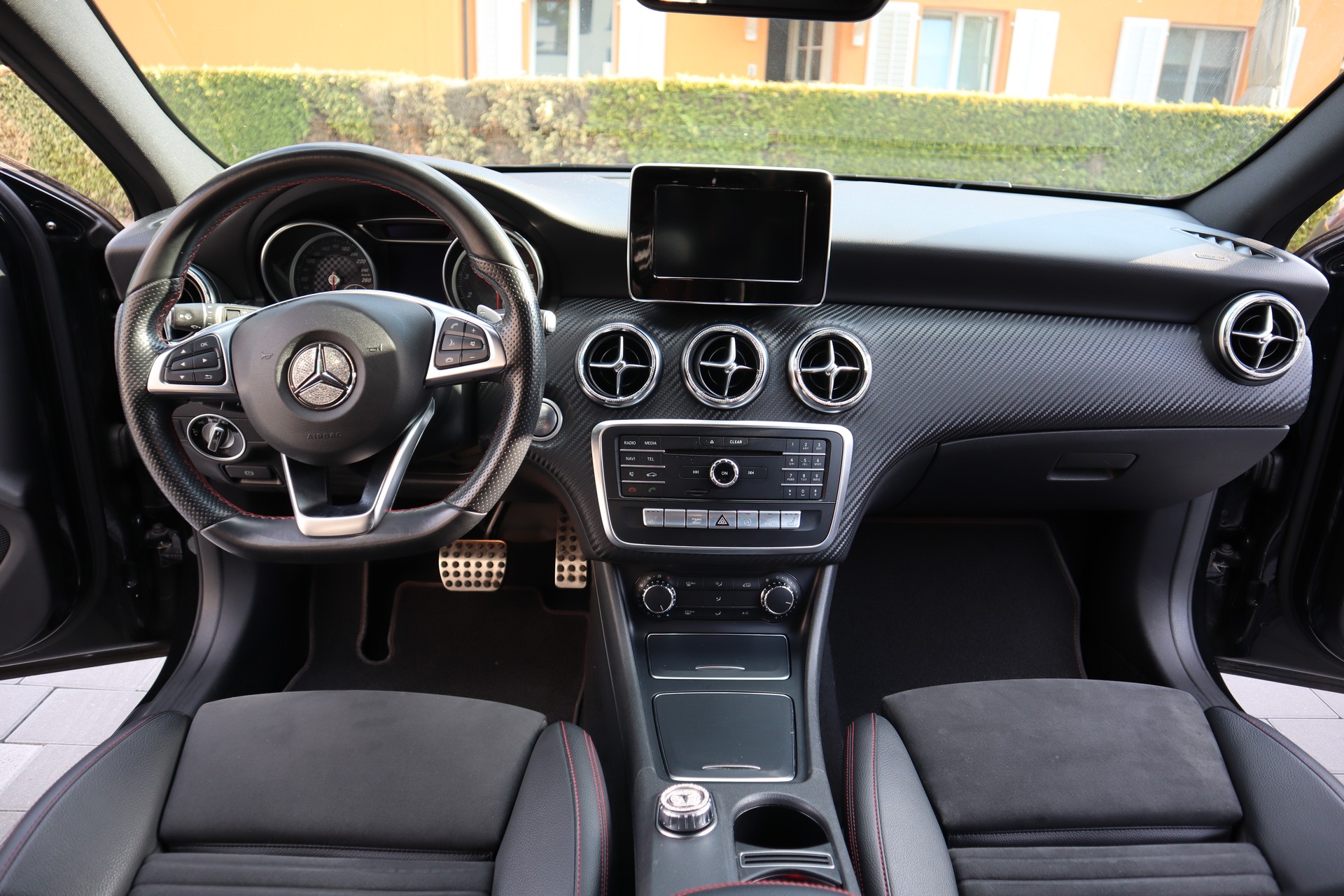 MERCEDES-BENZ A 220 AMG Line 4m-image-1
