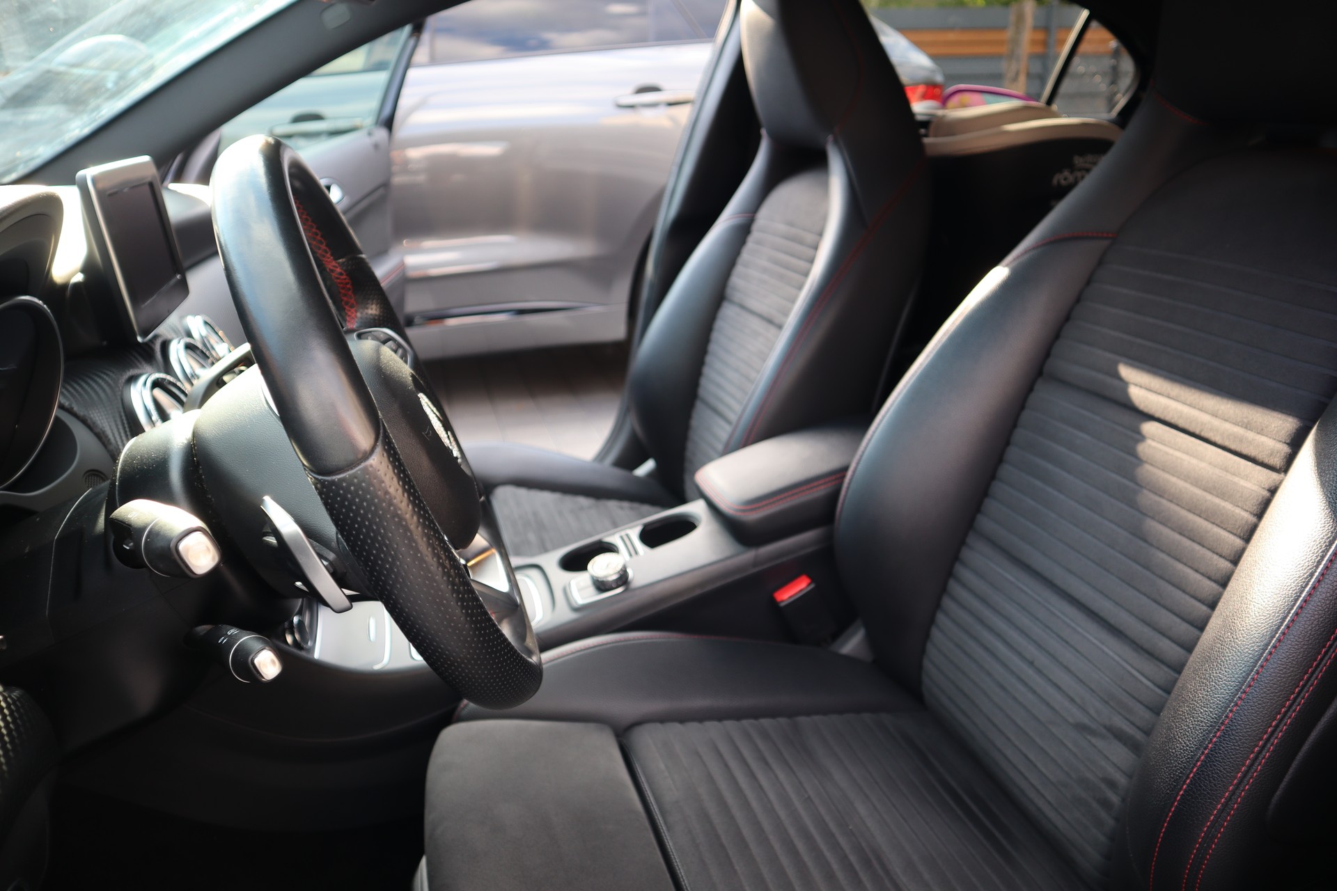 MERCEDES-BENZ A 220 AMG Line 4m-image-3