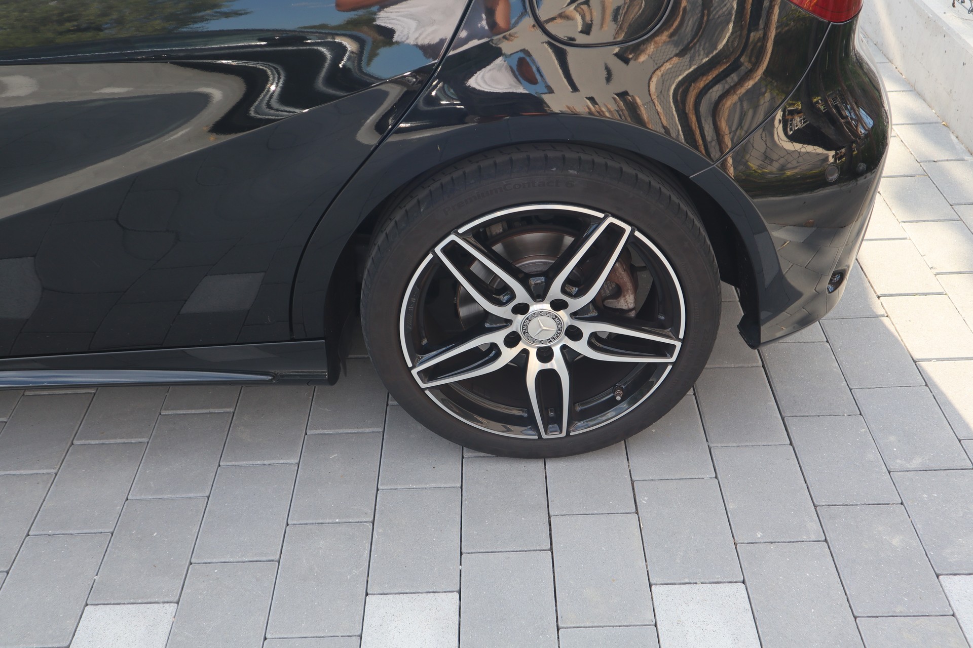 MERCEDES-BENZ A 220 AMG Line 4m-image-6