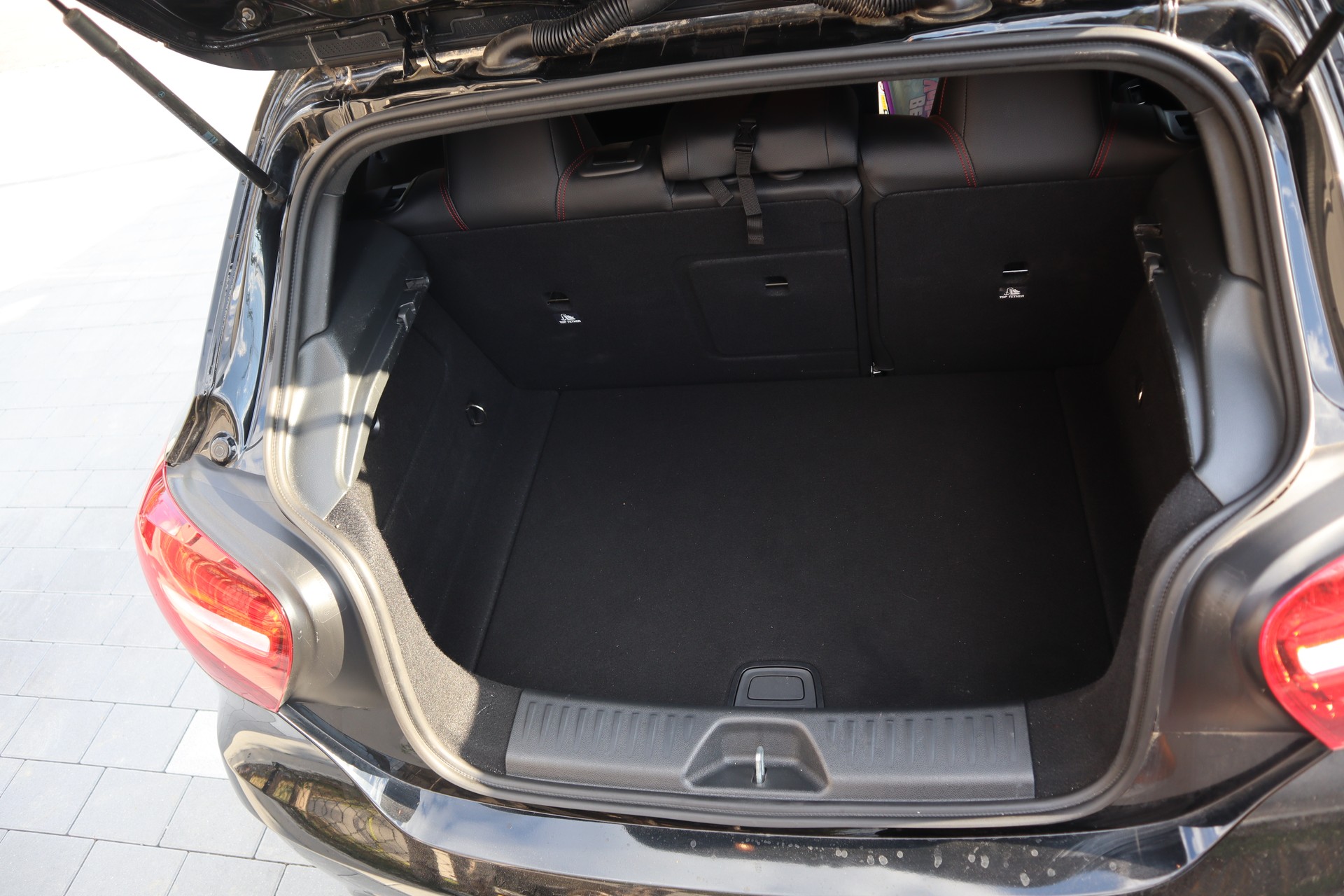 MERCEDES-BENZ A 220 AMG Line 4m-image-8