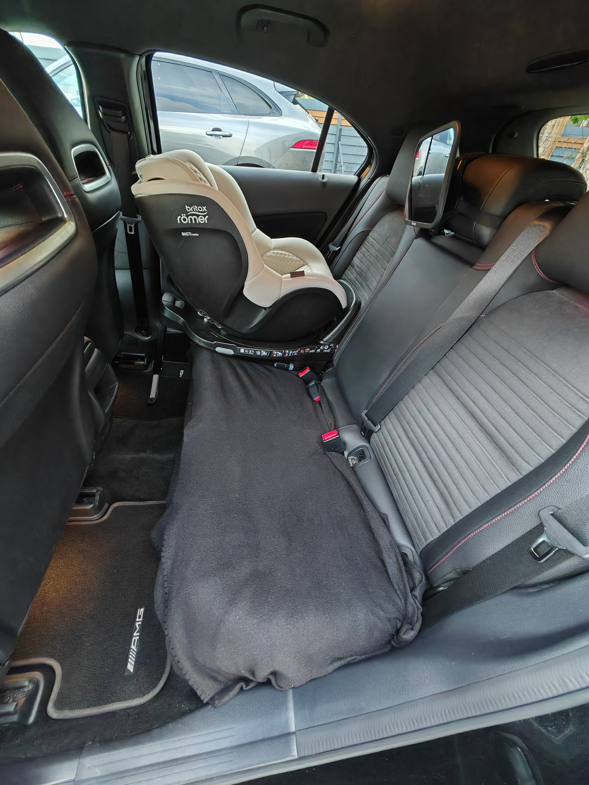 MERCEDES-BENZ A 220 AMG Line 4m-image-4