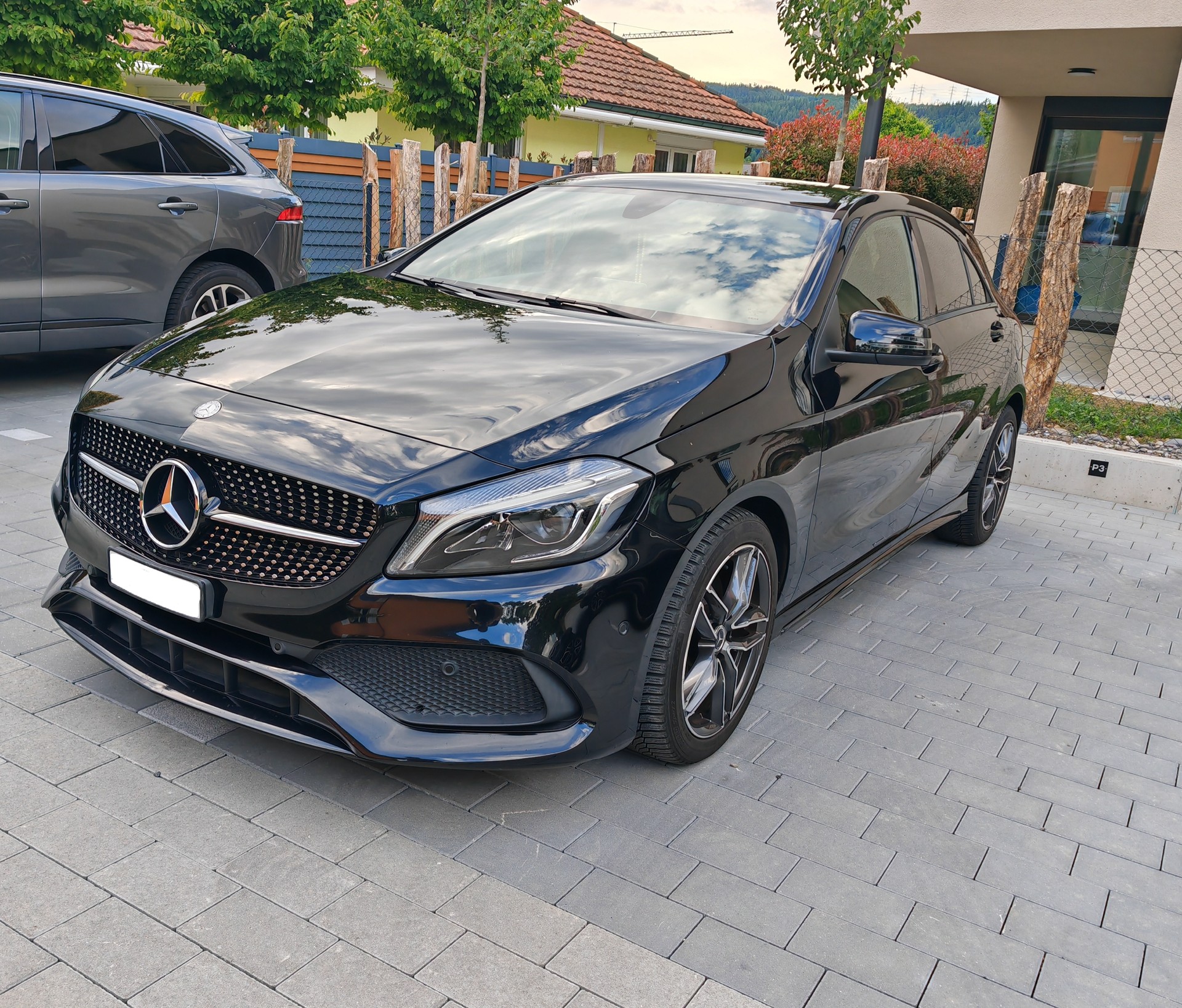 MERCEDES-BENZ A 220 AMG Line 4m-image-5