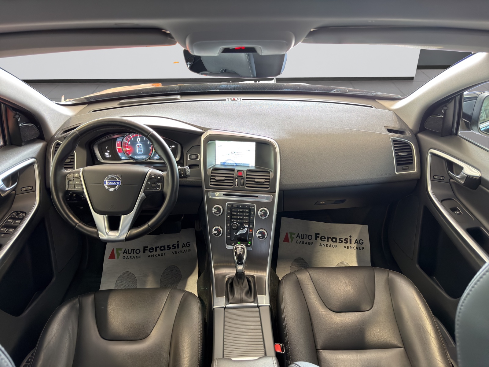VOLVO XC60 T5 Summum Geartronic-image-11