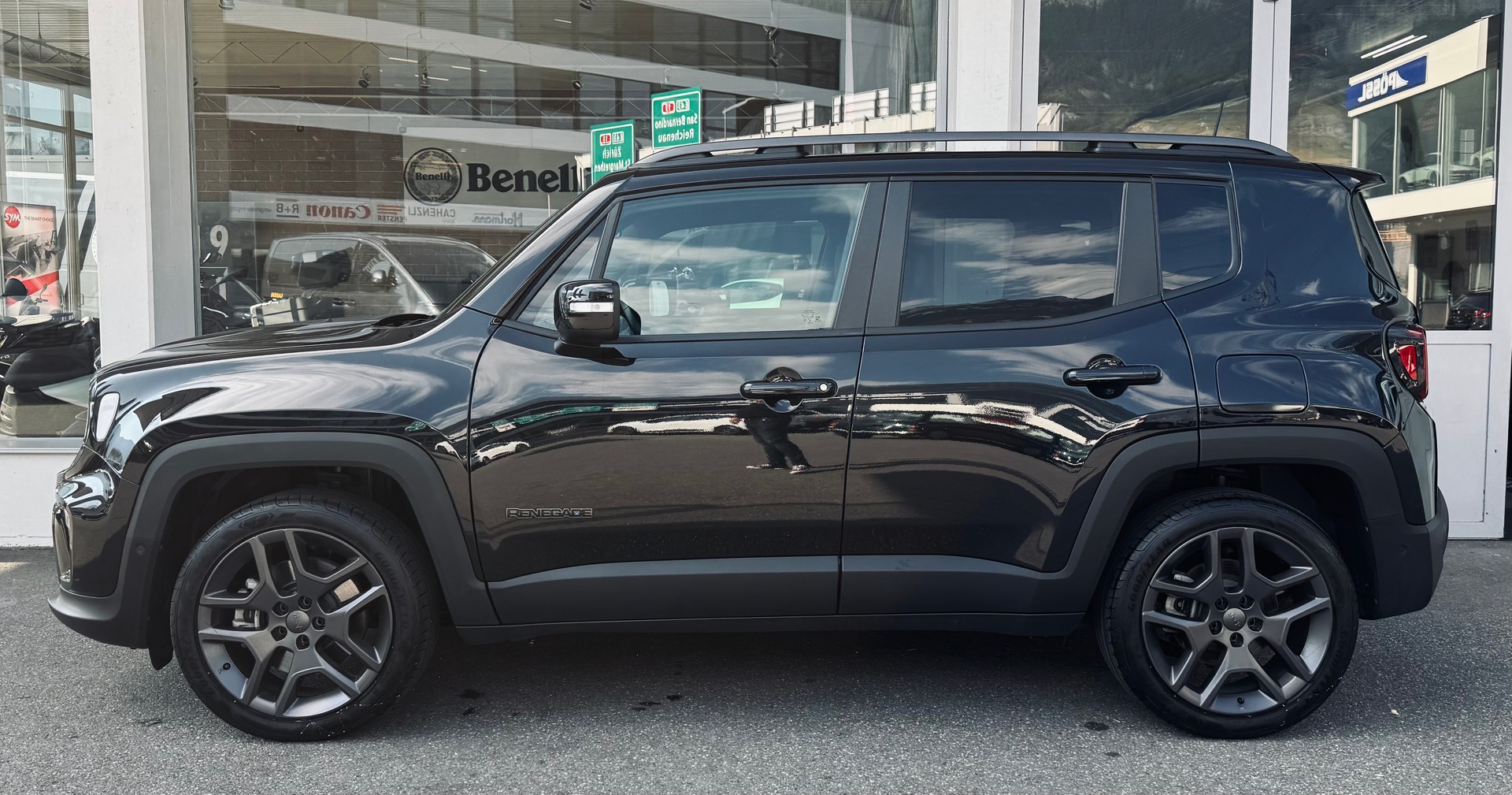 JEEP Renegade 1.3 T PHEV S AWD-showroom-element-2