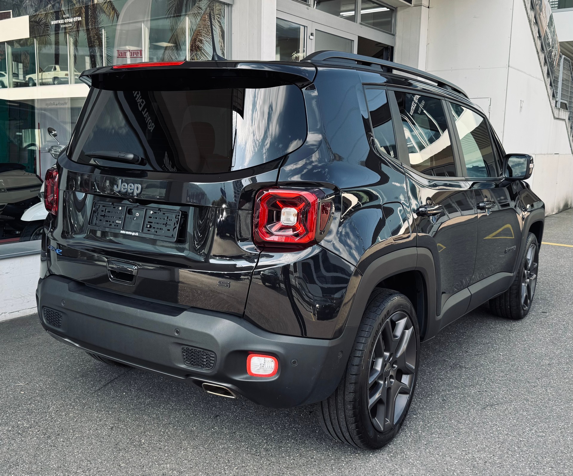 JEEP Renegade 1.3 T PHEV S AWD-image-4