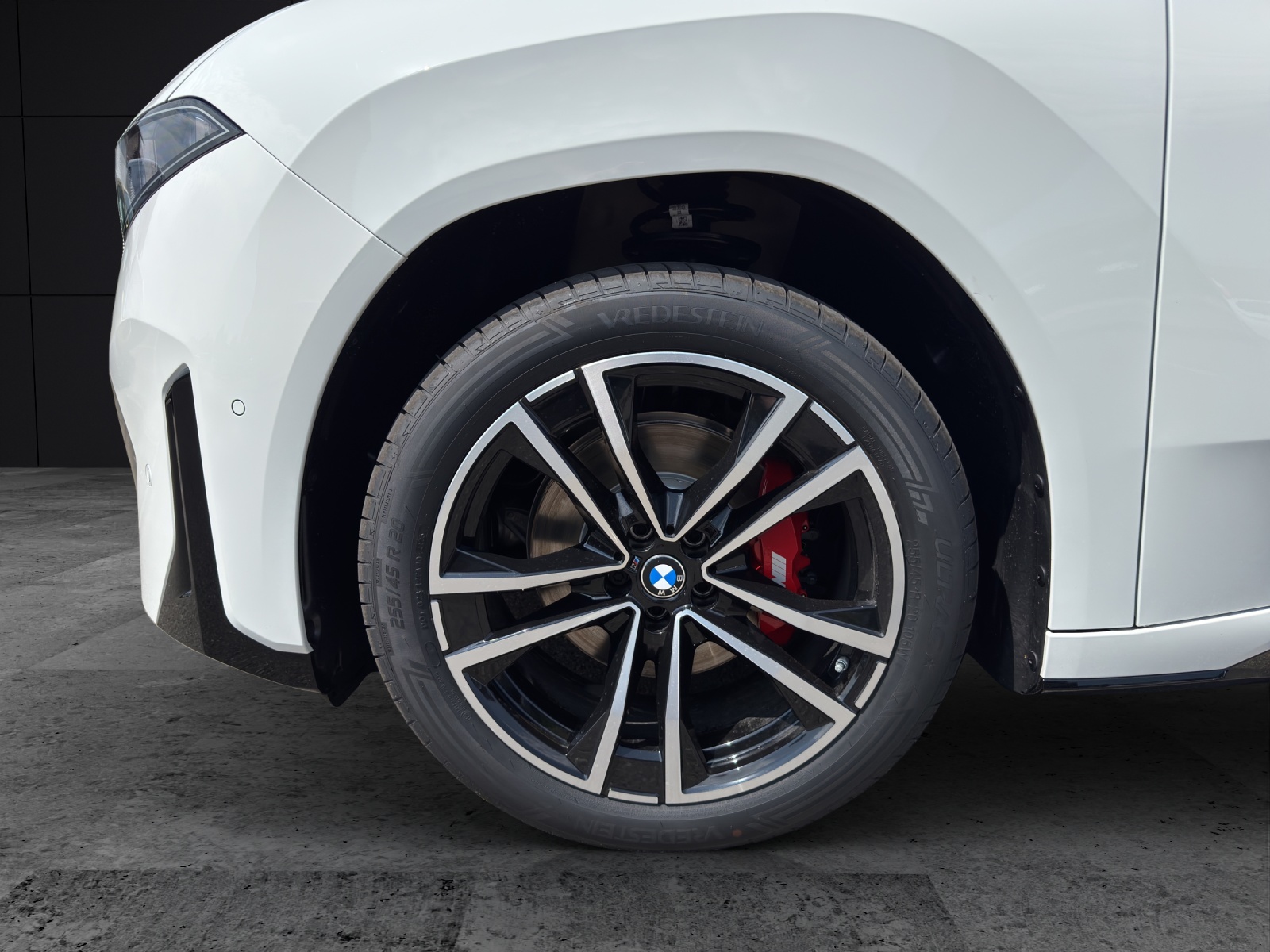 BMW iX3 50 xDrive M Sport Pro-showroom-element-3