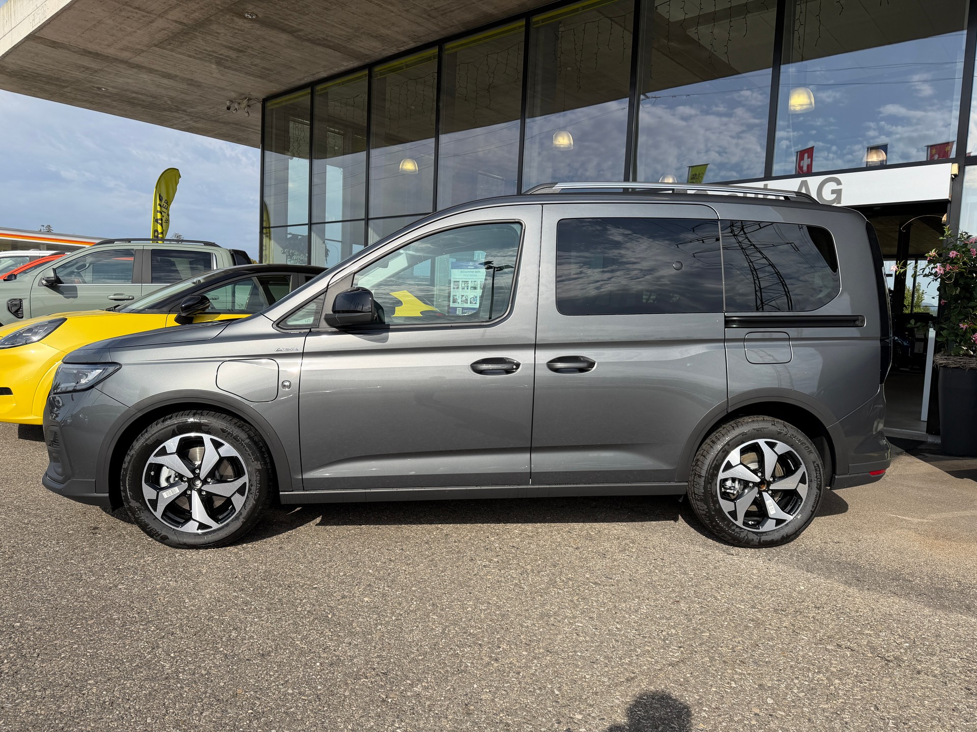 FORD Tourneo Connect 1.5 PHEV Active Automat-showroom-element-3