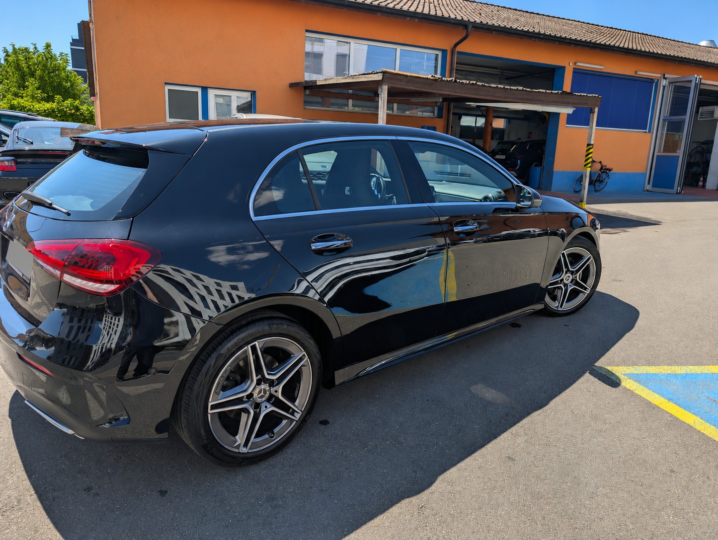 MERCEDES-BENZ A 200 AMG Line-image-2