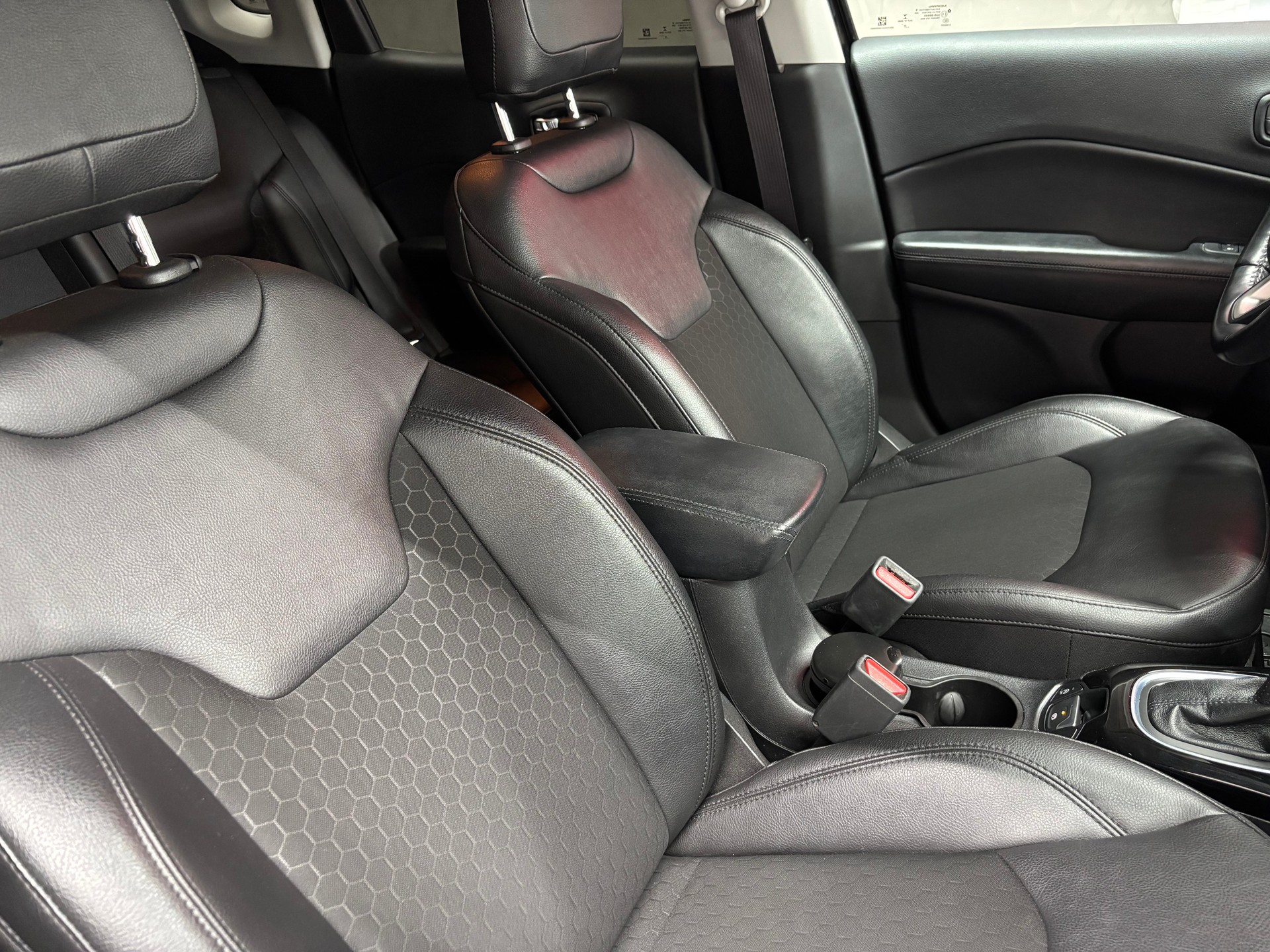 JEEP Compass 4x2 1.3 Turbo Night Eagle DKG-image-8