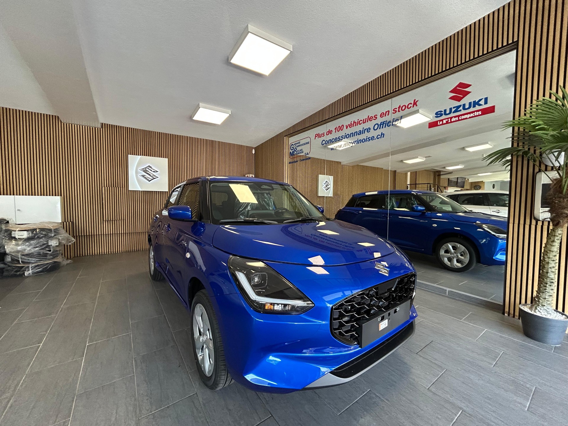 SUZUKI Swift 1.2 Piz Sulai Hybrid 4x4 4 ROUES HIVER OFFERT-showroom-element-1