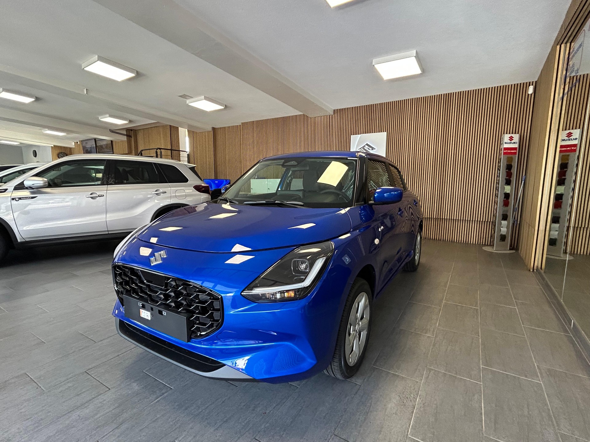 SUZUKI Swift 1.2 Piz Sulai Hybrid 4x4 4 ROUES HIVER OFFERT-showroom-element-3