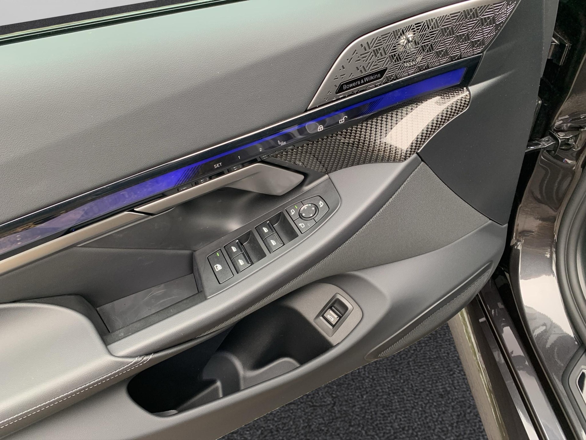 BMW M5 xDrive Touring-image-10