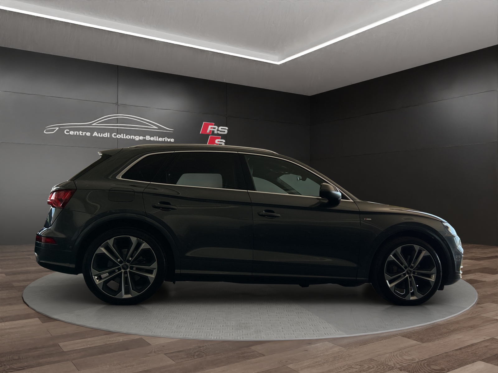 AUDI Q5 55 TFSI e sport quattro-image-4