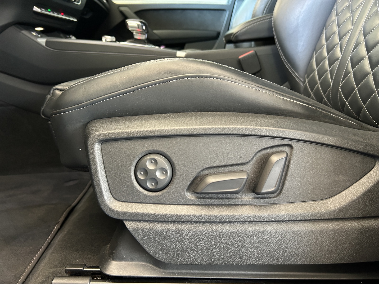 AUDI Q5 55 TFSI e sport quattro-image-17