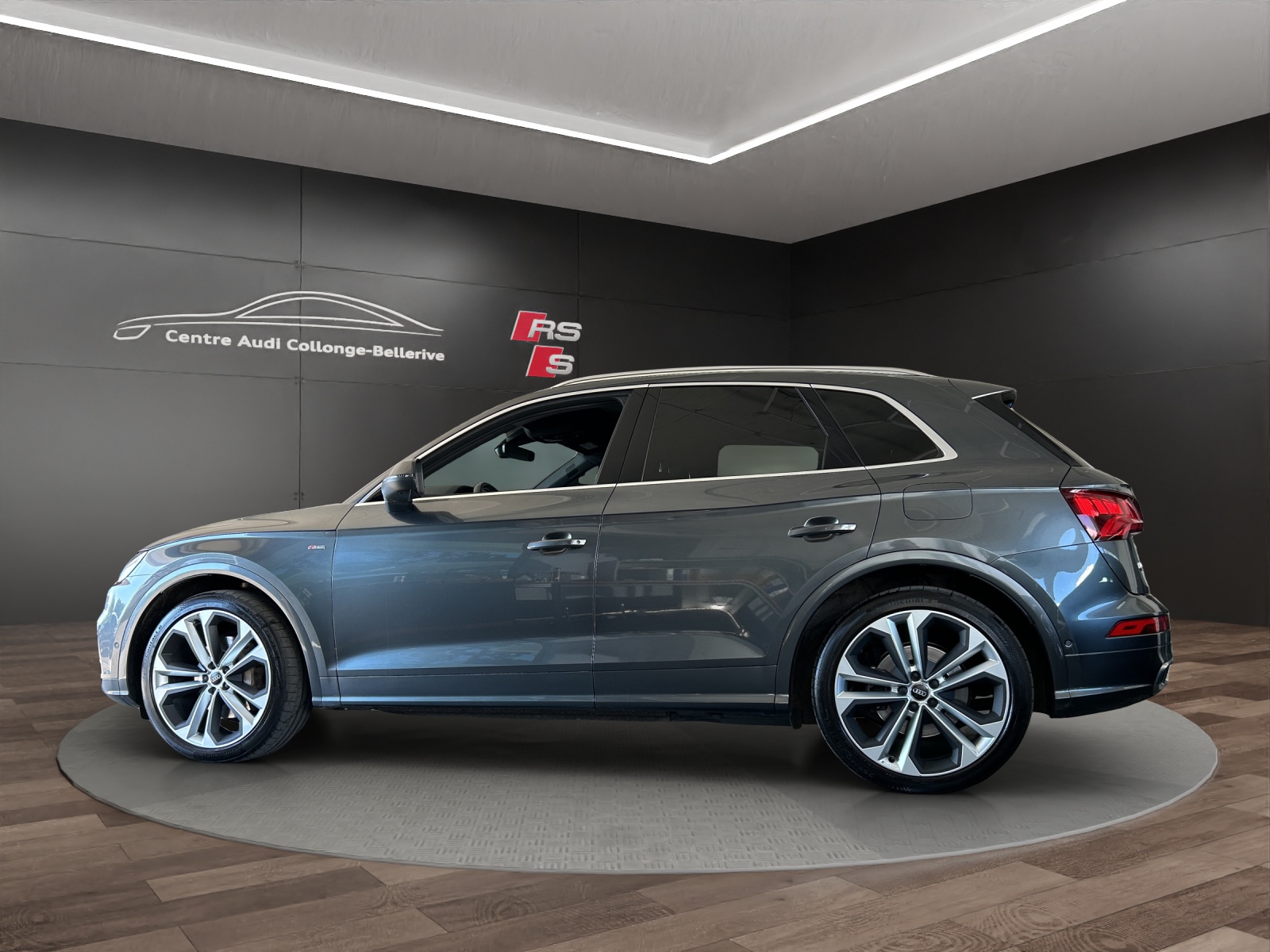 AUDI Q5 55 TFSI e sport quattro-showroom-element-2