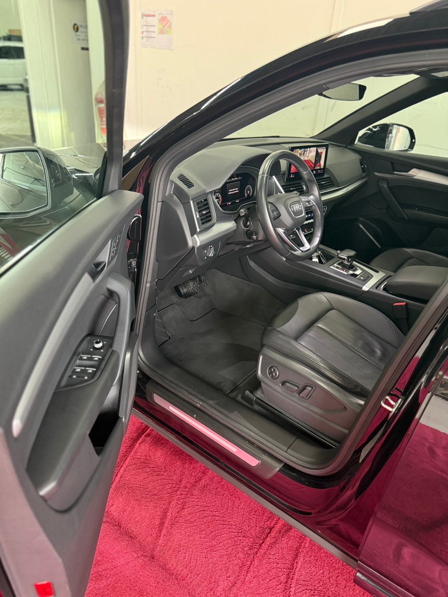AUDI Q5 Sportback 40 TDI S line quattro S-tronic-image-6