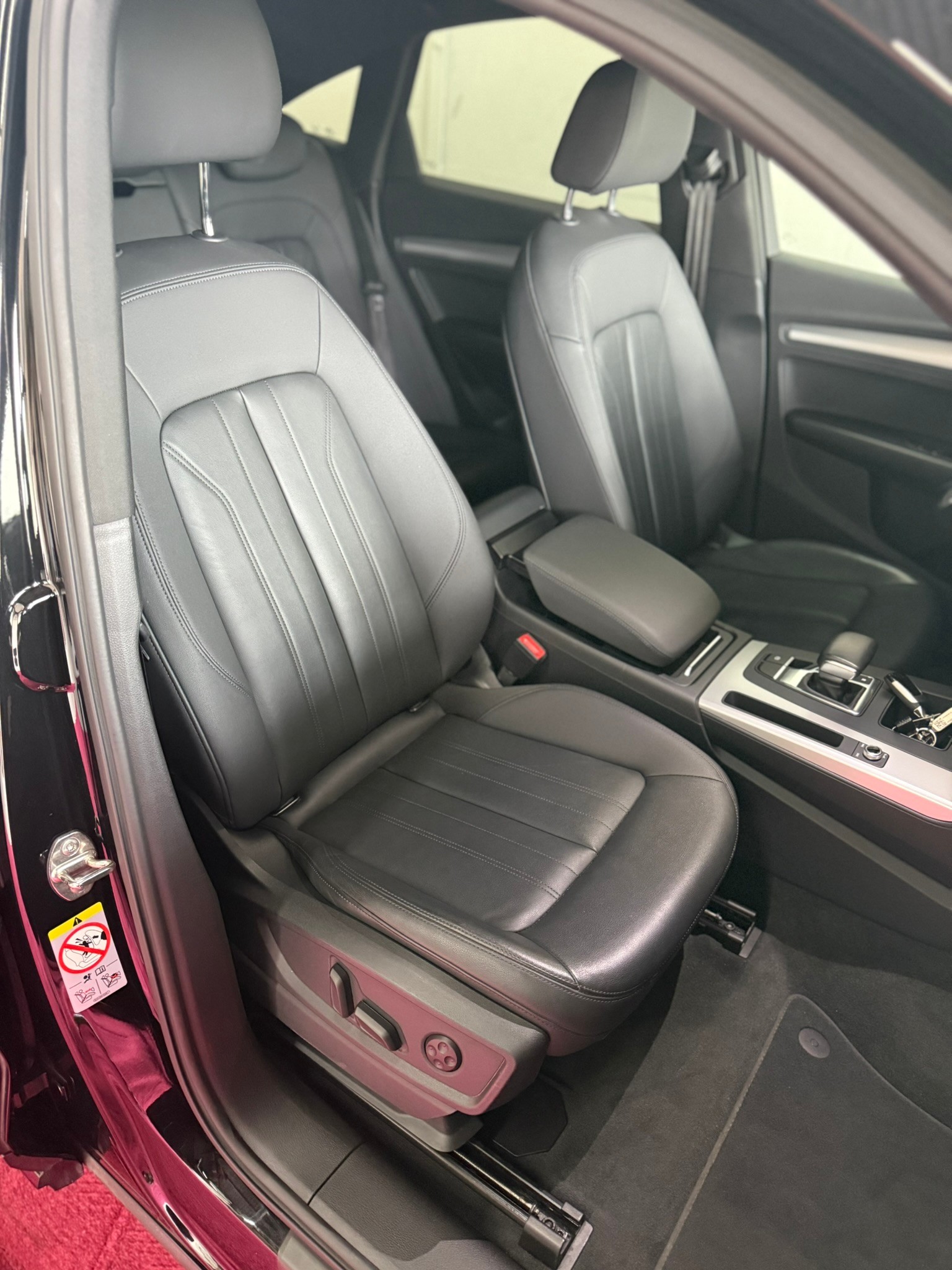 AUDI Q5 Sportback 40 TDI S line quattro S-tronic-image-8