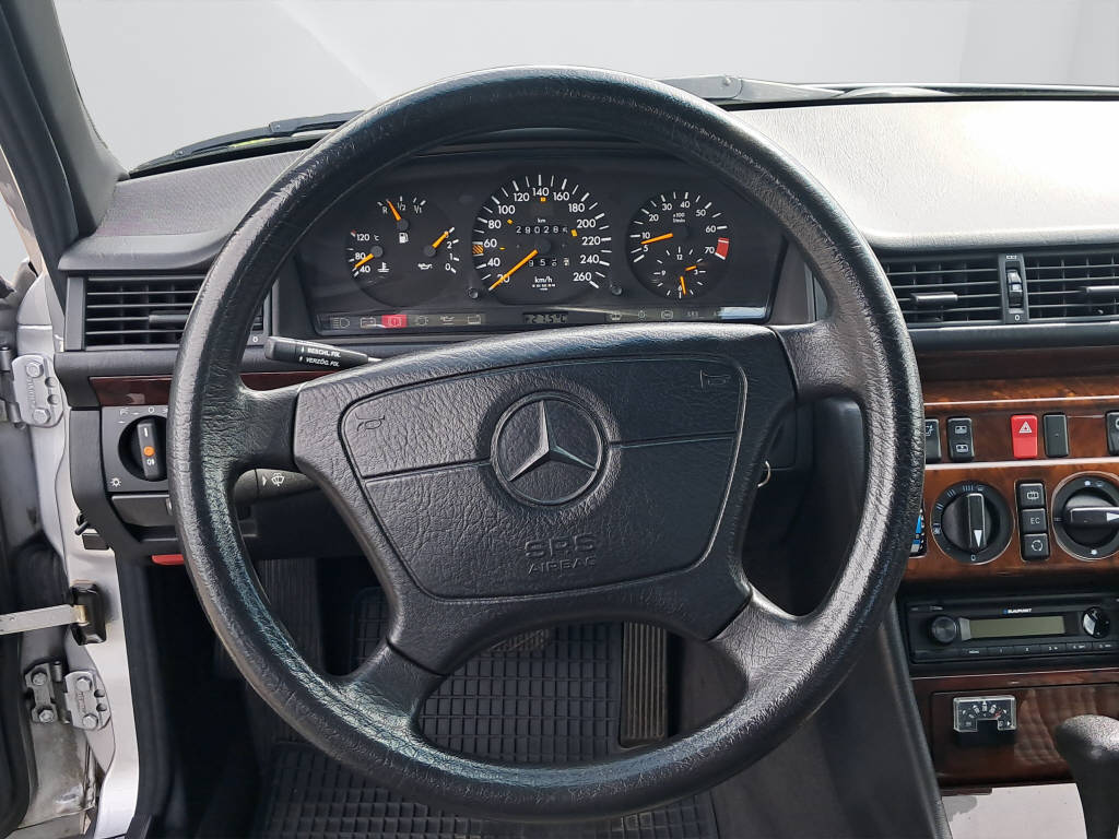 MERCEDES-BENZ E 280-image-14
