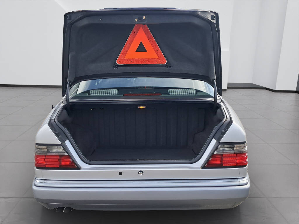 MERCEDES-BENZ E 280-image-15
