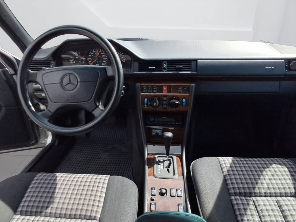 MERCEDES-BENZ E 280-image-10