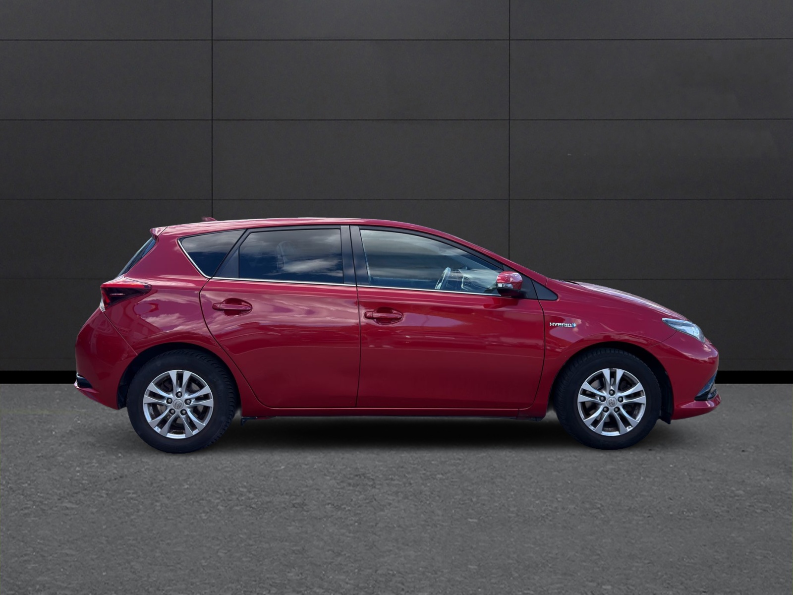 TOYOTA Auris 1.8 HSD Luna e-CVT-image-5