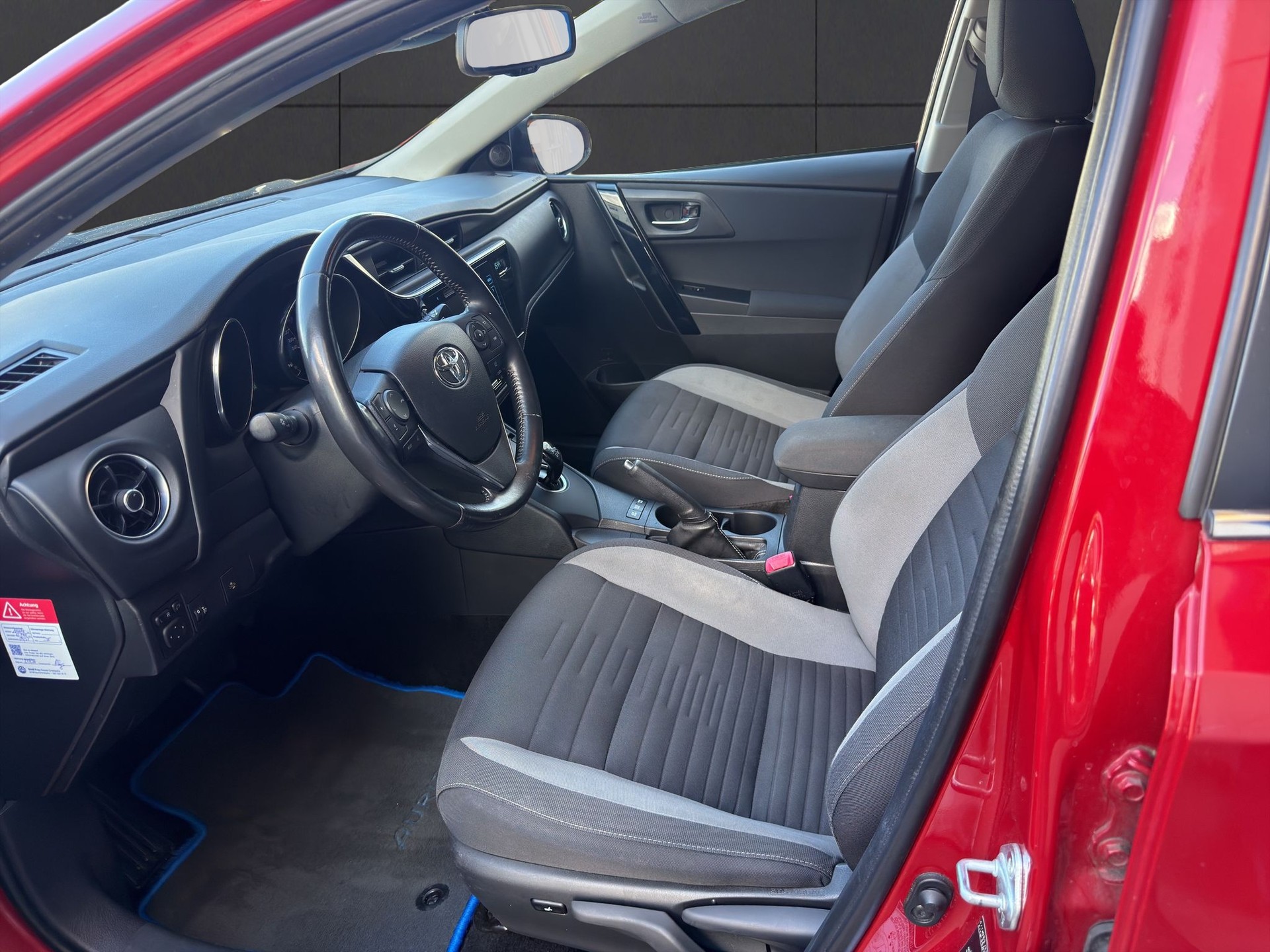 TOYOTA Auris 1.8 HSD Luna e-CVT-image-8