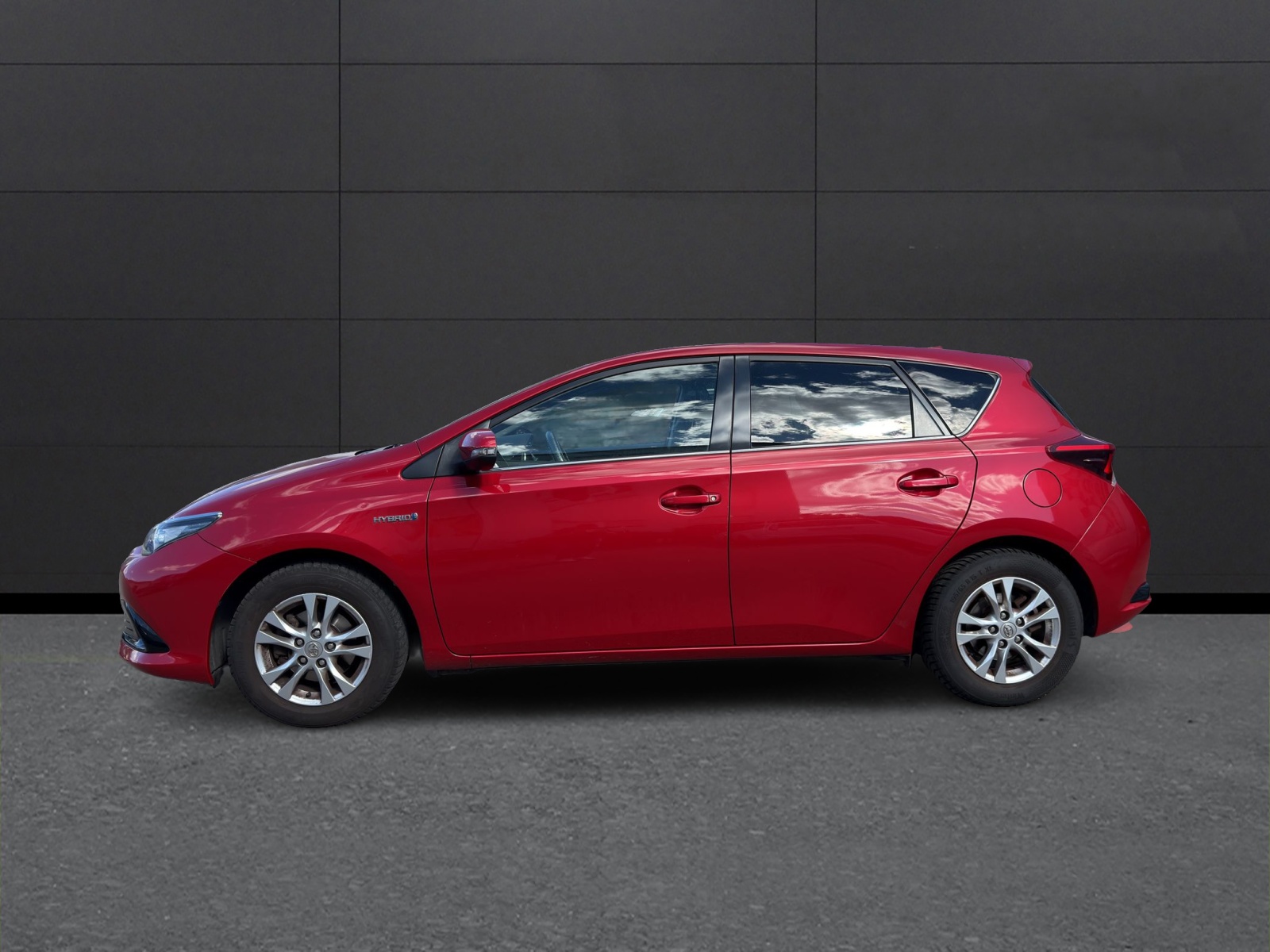TOYOTA Auris 1.8 HSD Luna e-CVT-showroom-element-1