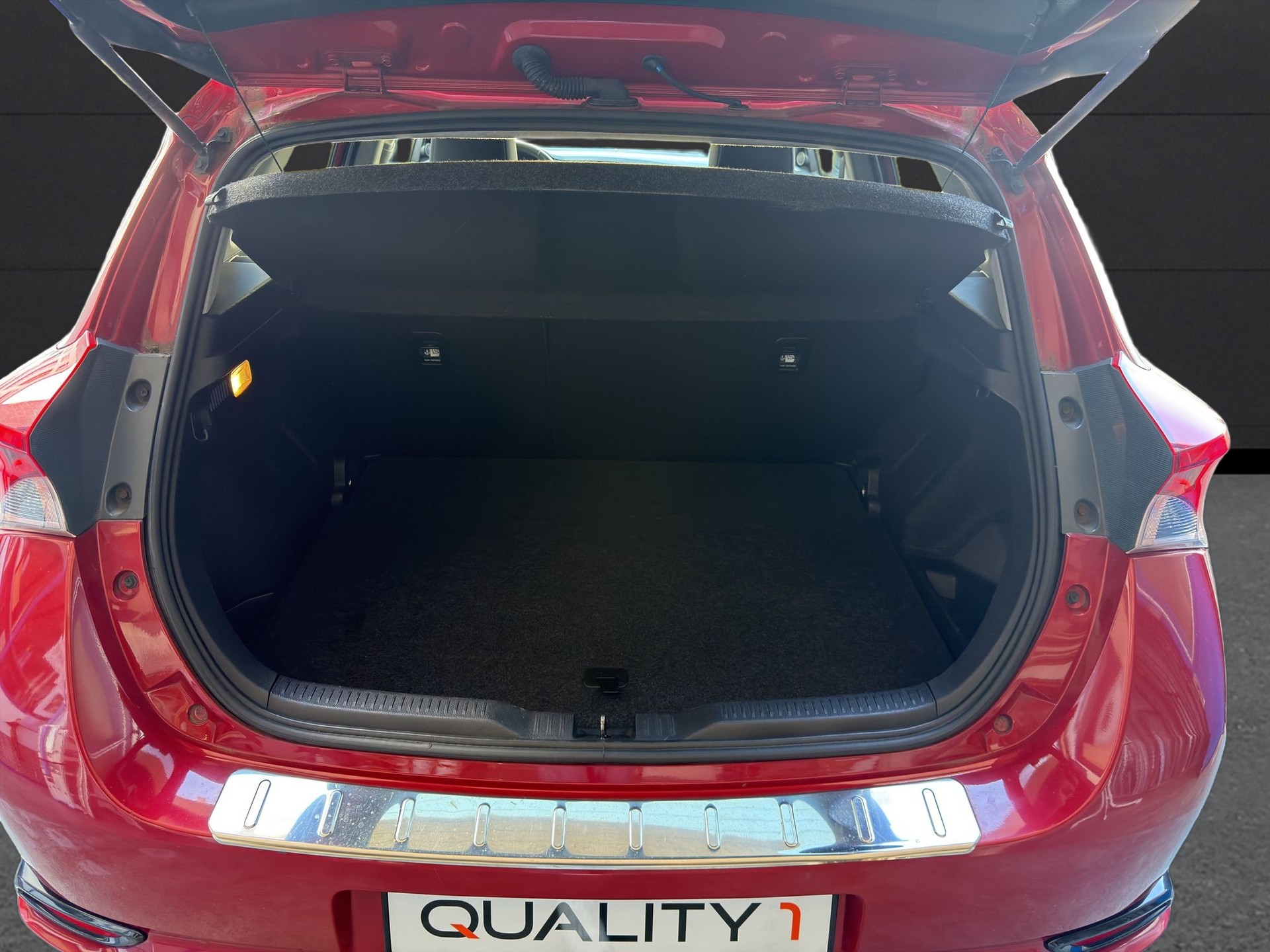TOYOTA Auris 1.8 HSD Luna e-CVT-image-14