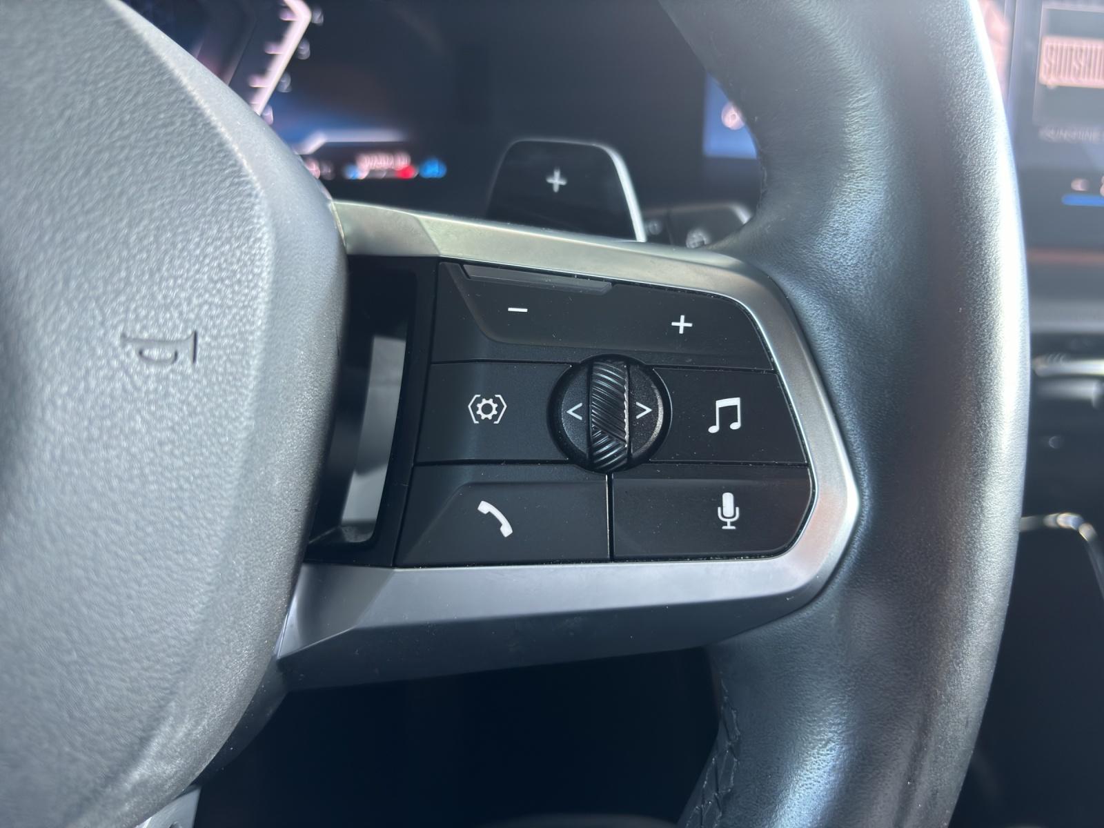 BMW X1 23i xDrive paddles-image-9