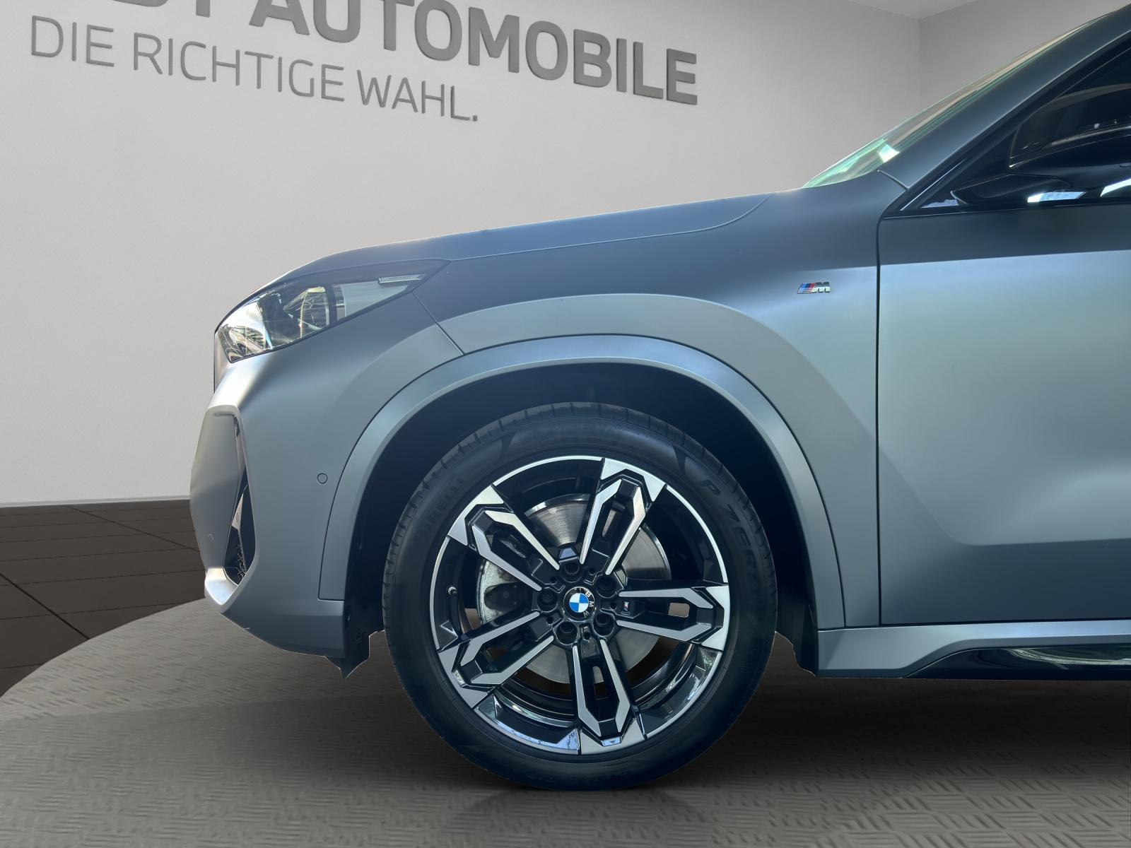 BMW X1 23i xDrive paddles-image-24