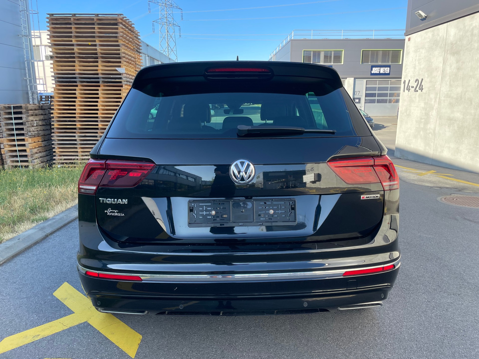 VW Tiguan 2.0TSI Highline 4Motion DSG (47)-showroom-element-3