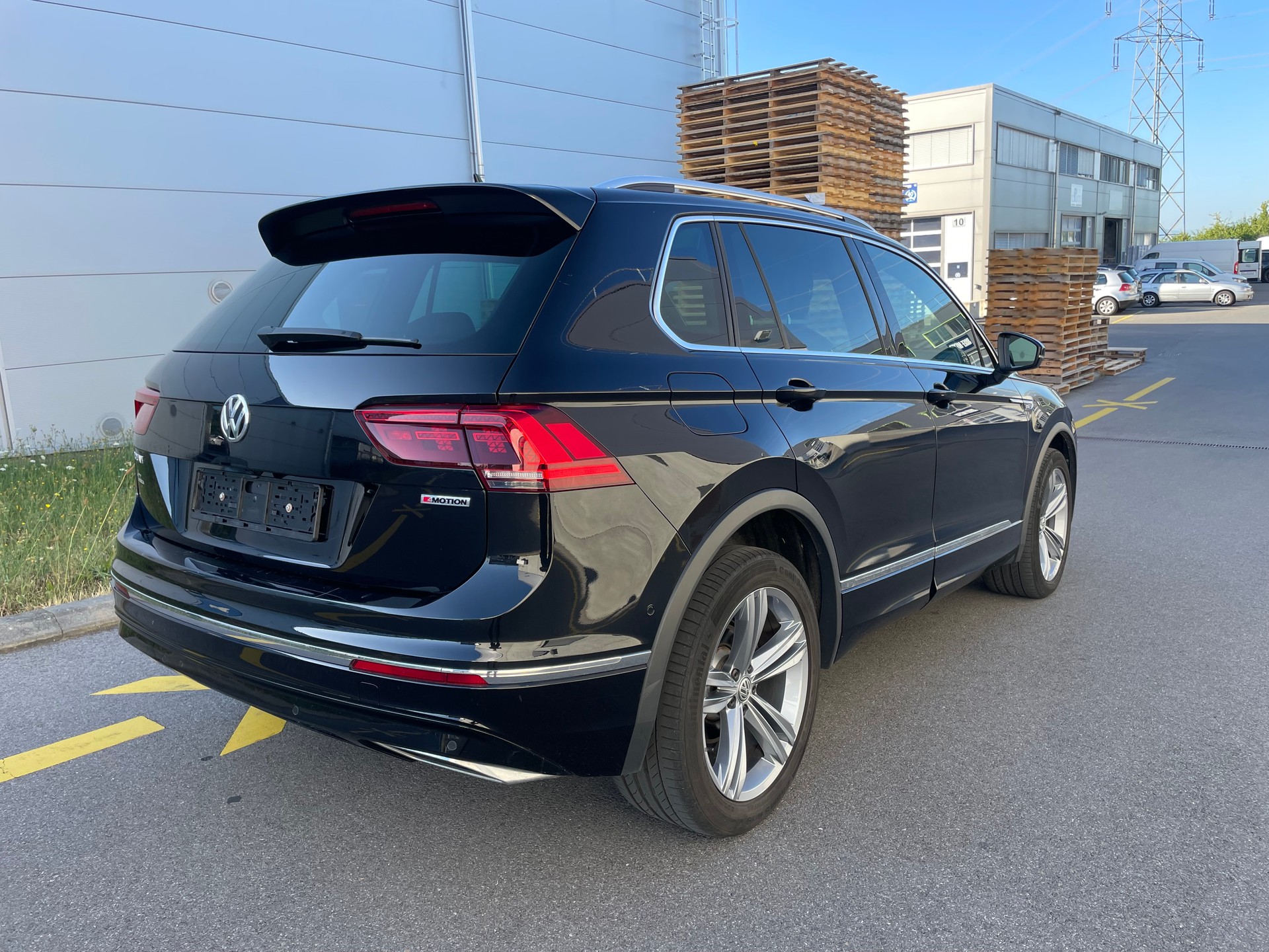 VW Tiguan 2.0TSI Highline 4Motion DSG (47)-showroom-element-2