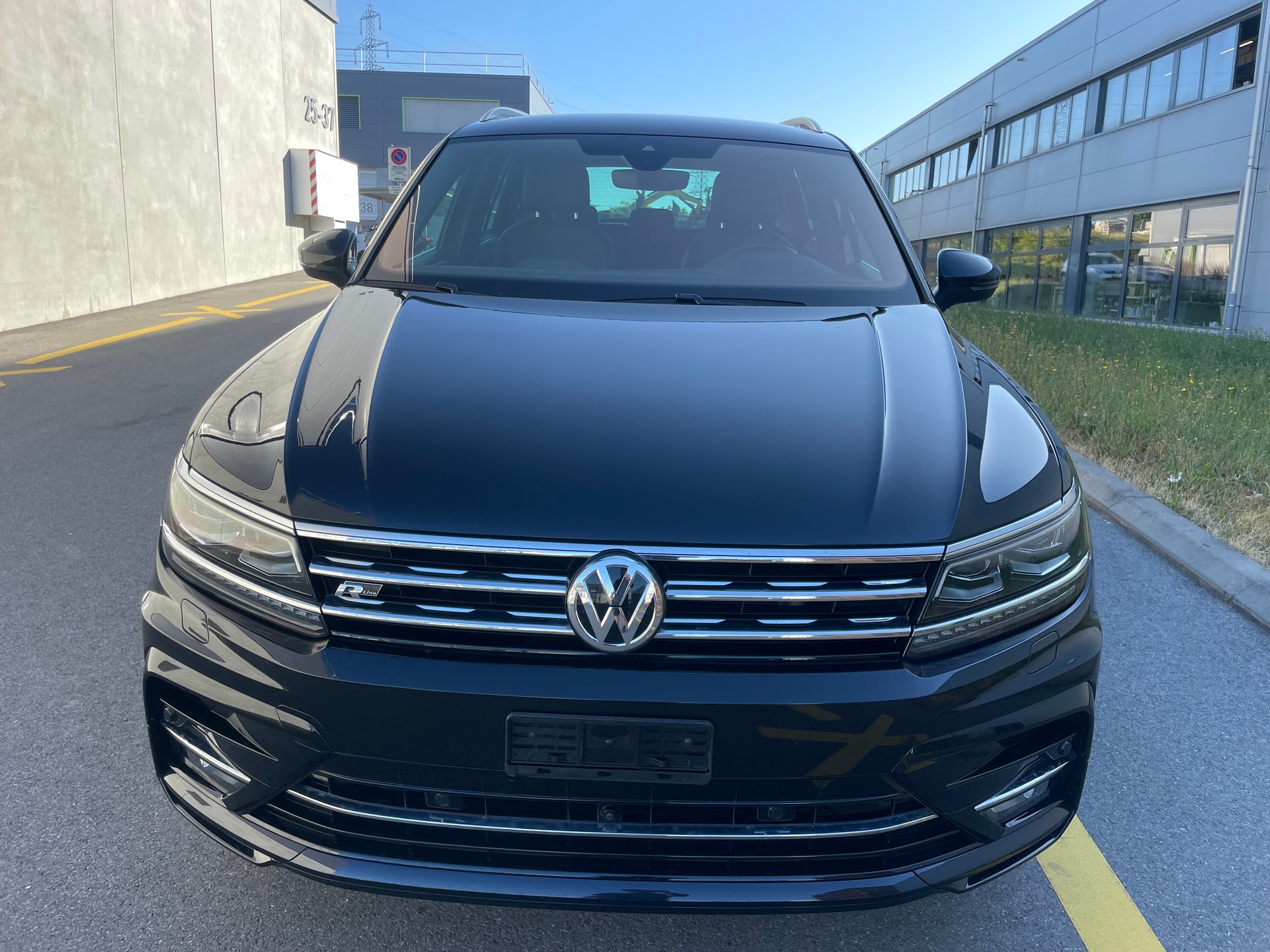 VW Tiguan 2.0TSI Highline 4Motion DSG (47)-showroom-element-1