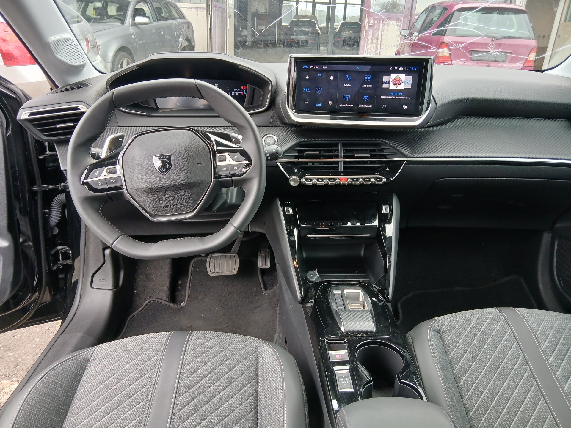PEUGEOT 208 1.2 MHEV 110 Active-image-4
