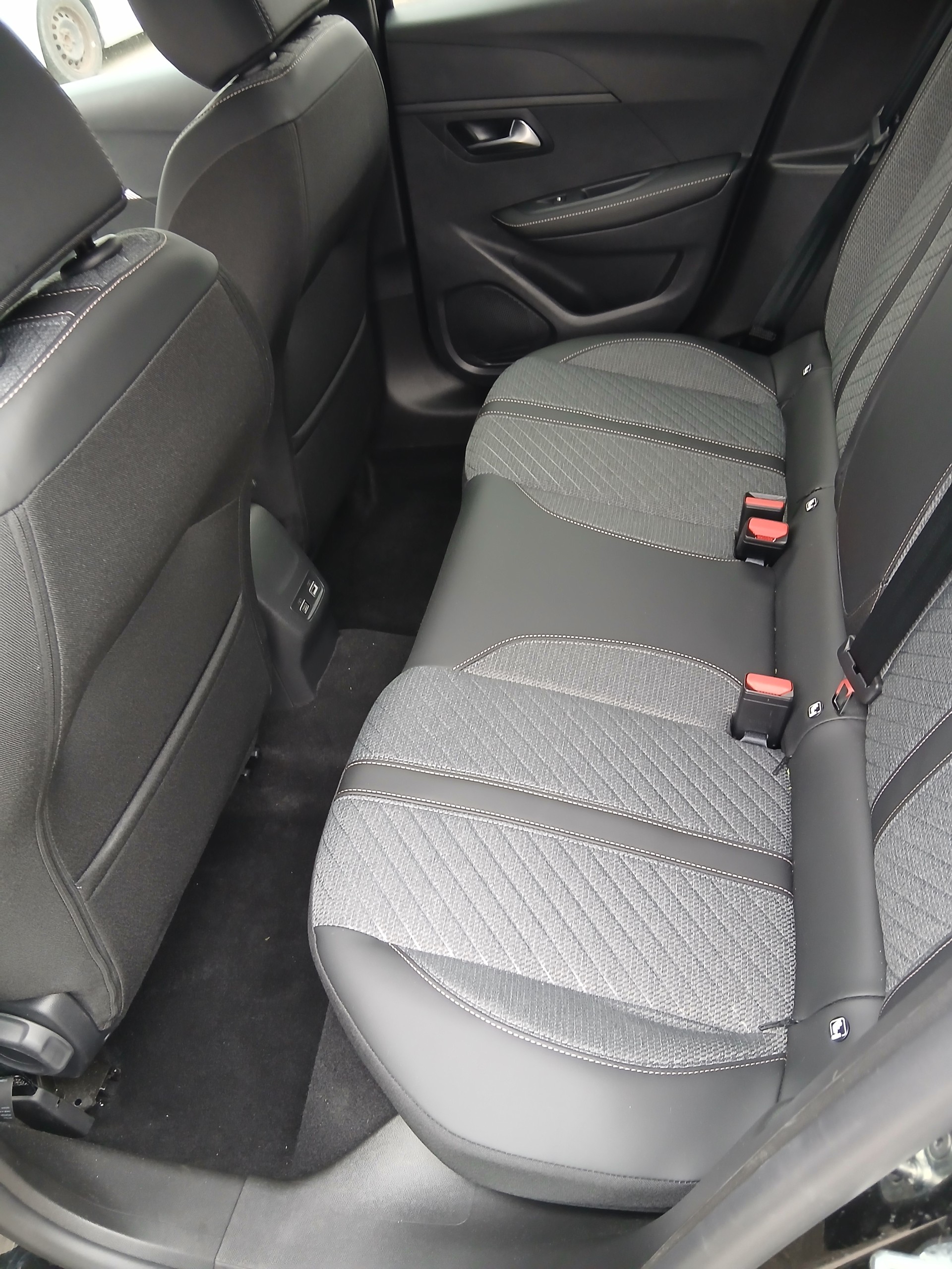PEUGEOT 208 1.2 MHEV 110 Active-image-5