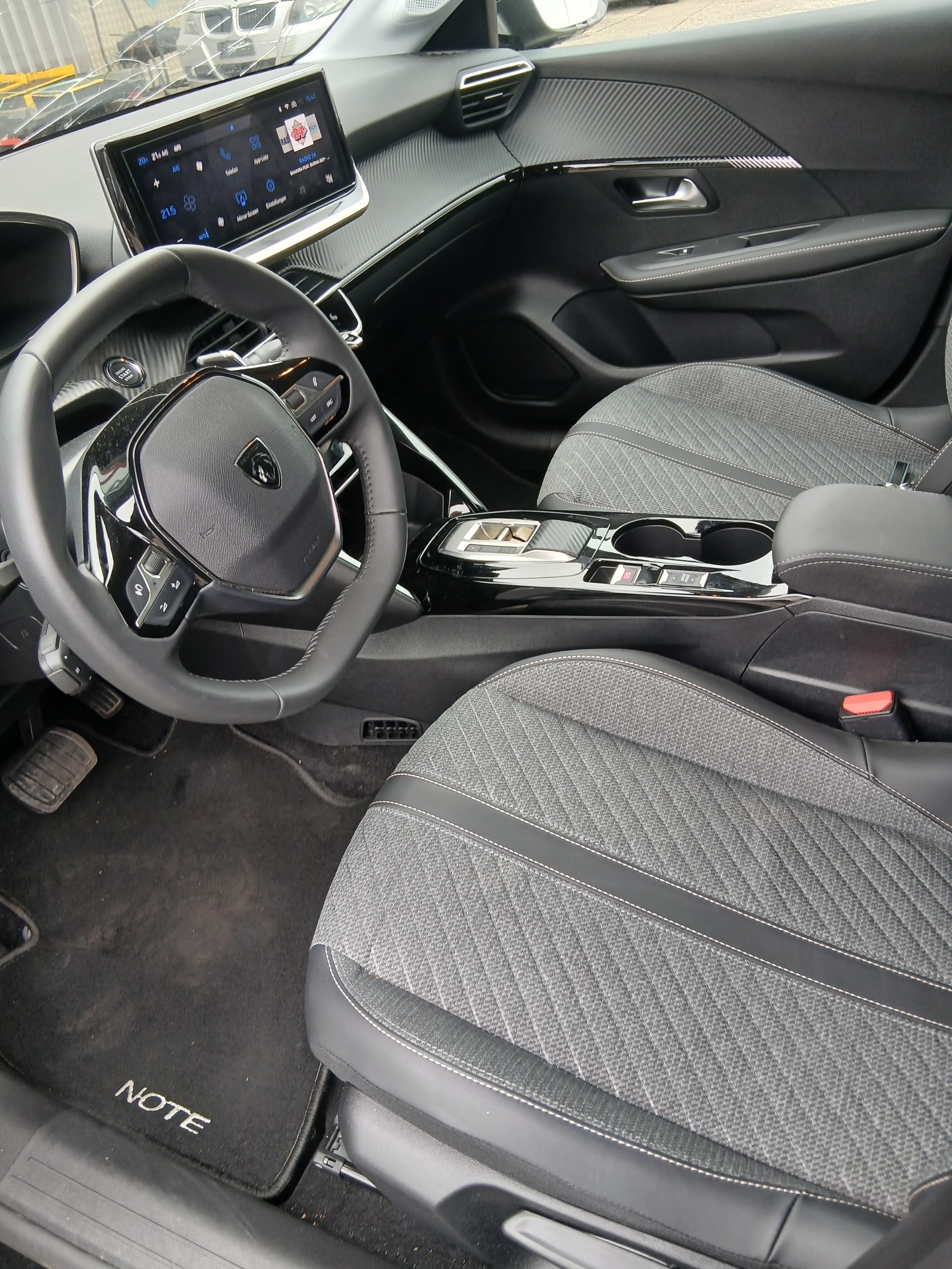 PEUGEOT 208 1.2 MHEV 110 Active-image-3