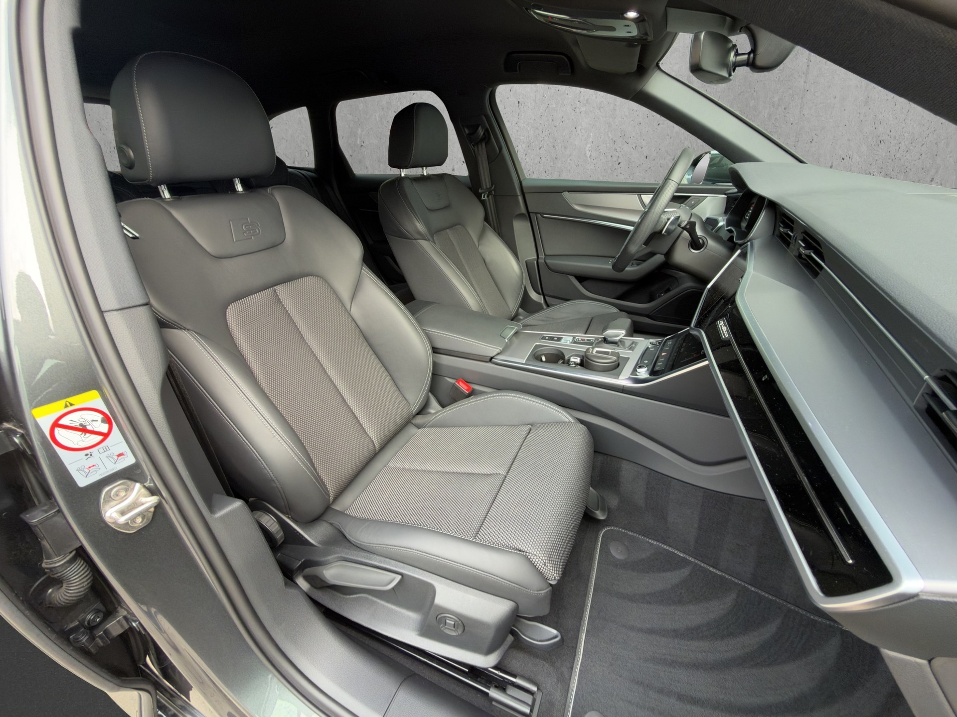AUDI A6 Avant 2.0 40 TDI S Line quattro S-Tronic-image-12