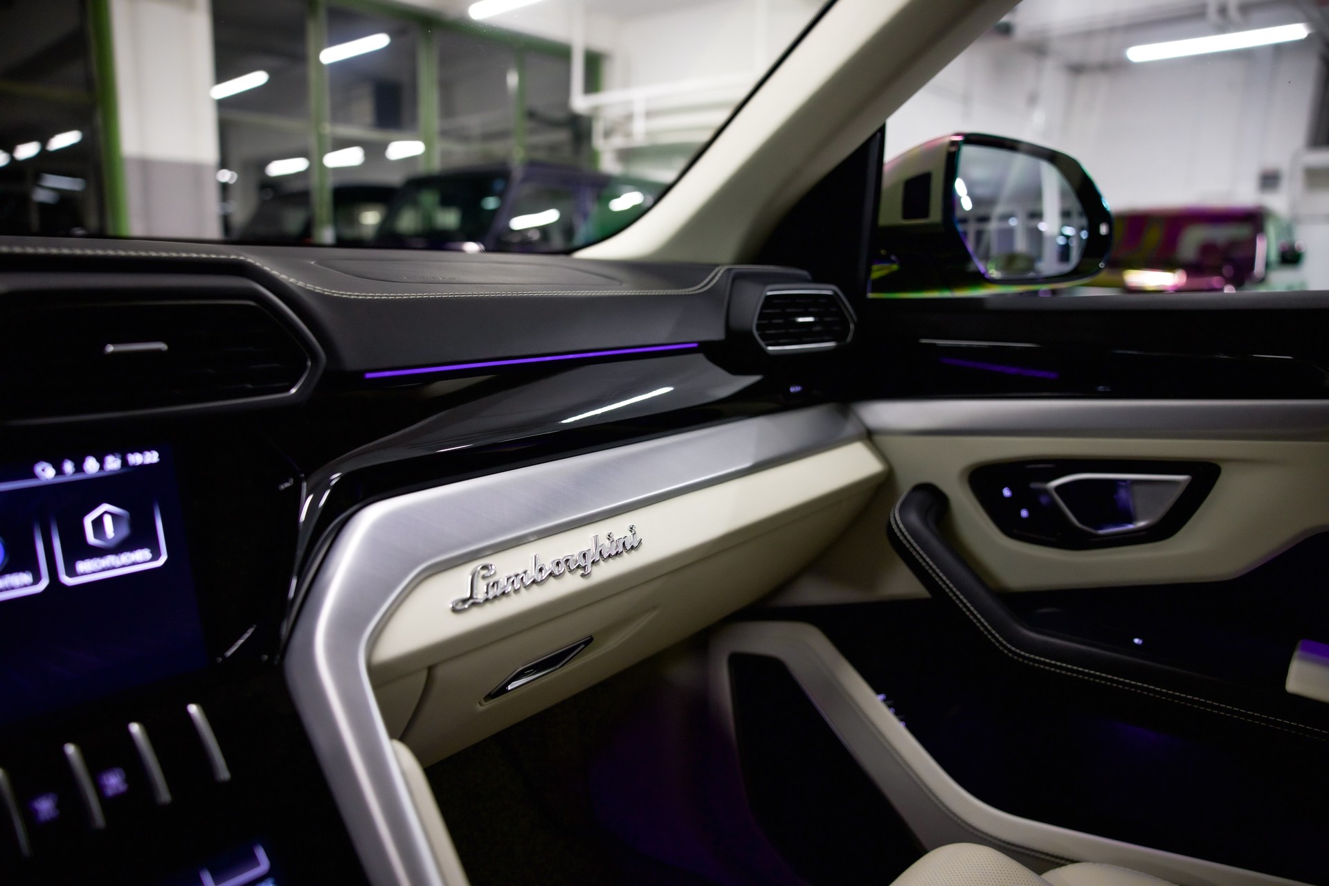 LAMBORGHINI Urus S E-Gear *Werkslackierung Verde Turbine Matt*-image-31