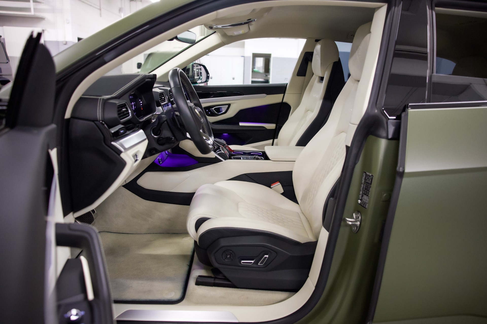 LAMBORGHINI Urus S E-Gear *Werkslackierung Verde Turbine Matt*-image-18