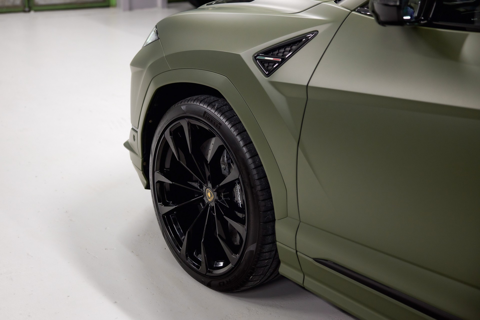 LAMBORGHINI Urus S E-Gear *Werkslackierung Verde Turbine Matt*-image-14