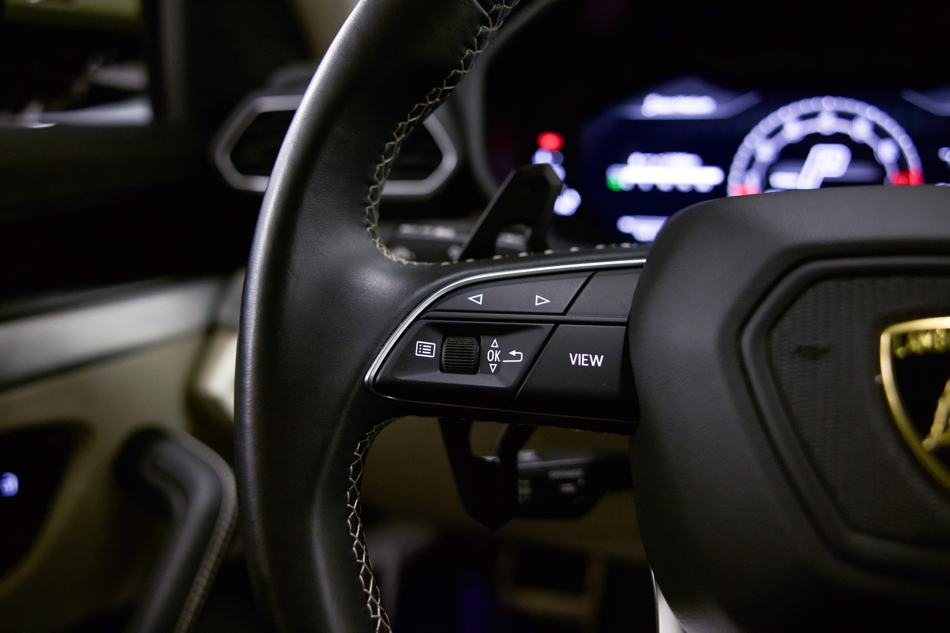 LAMBORGHINI Urus S E-Gear *Werkslackierung Verde Turbine Matt*-image-28