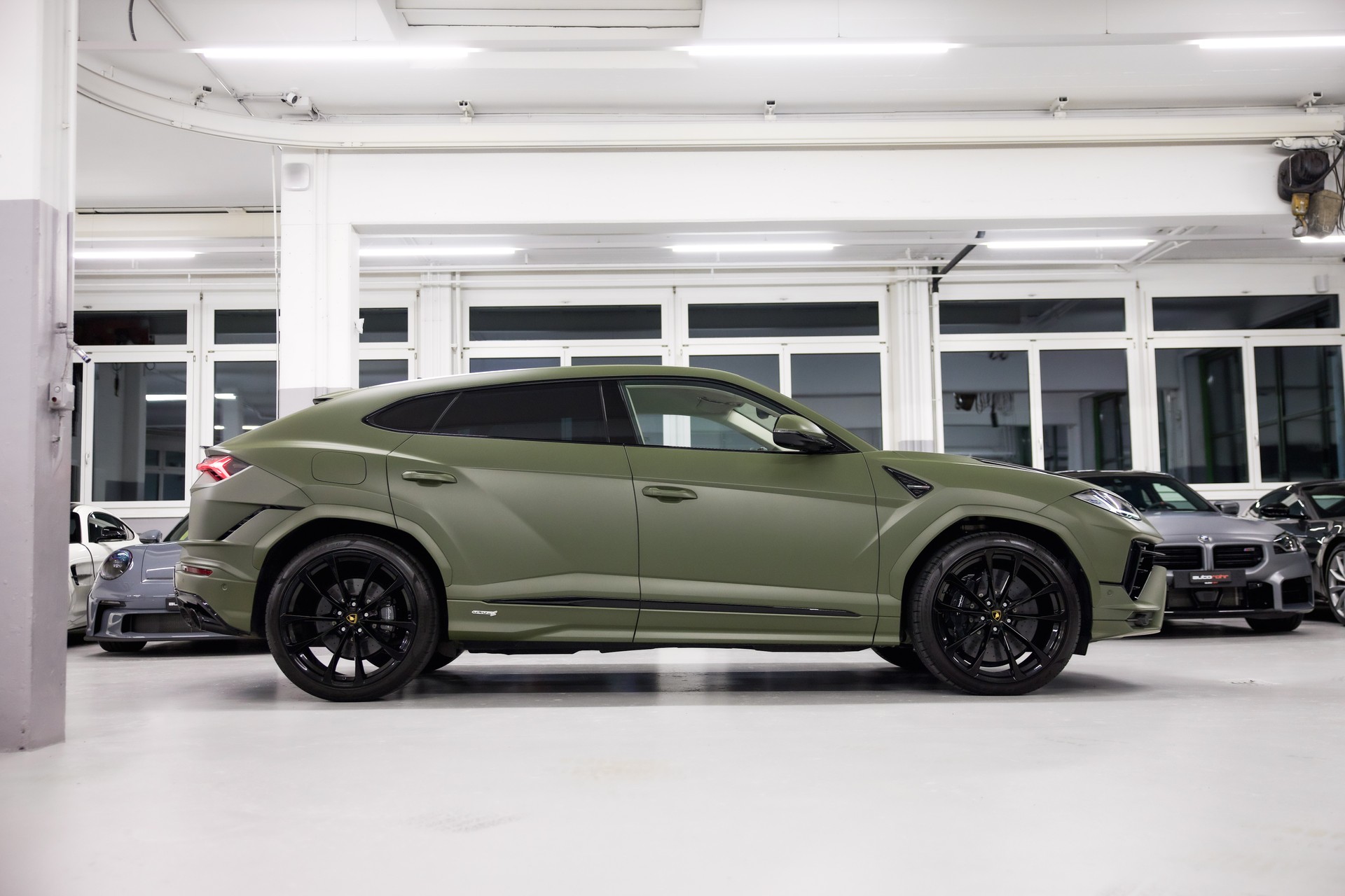 LAMBORGHINI Urus S E-Gear *Werkslackierung Verde Turbine Matt*-showroom-element-3